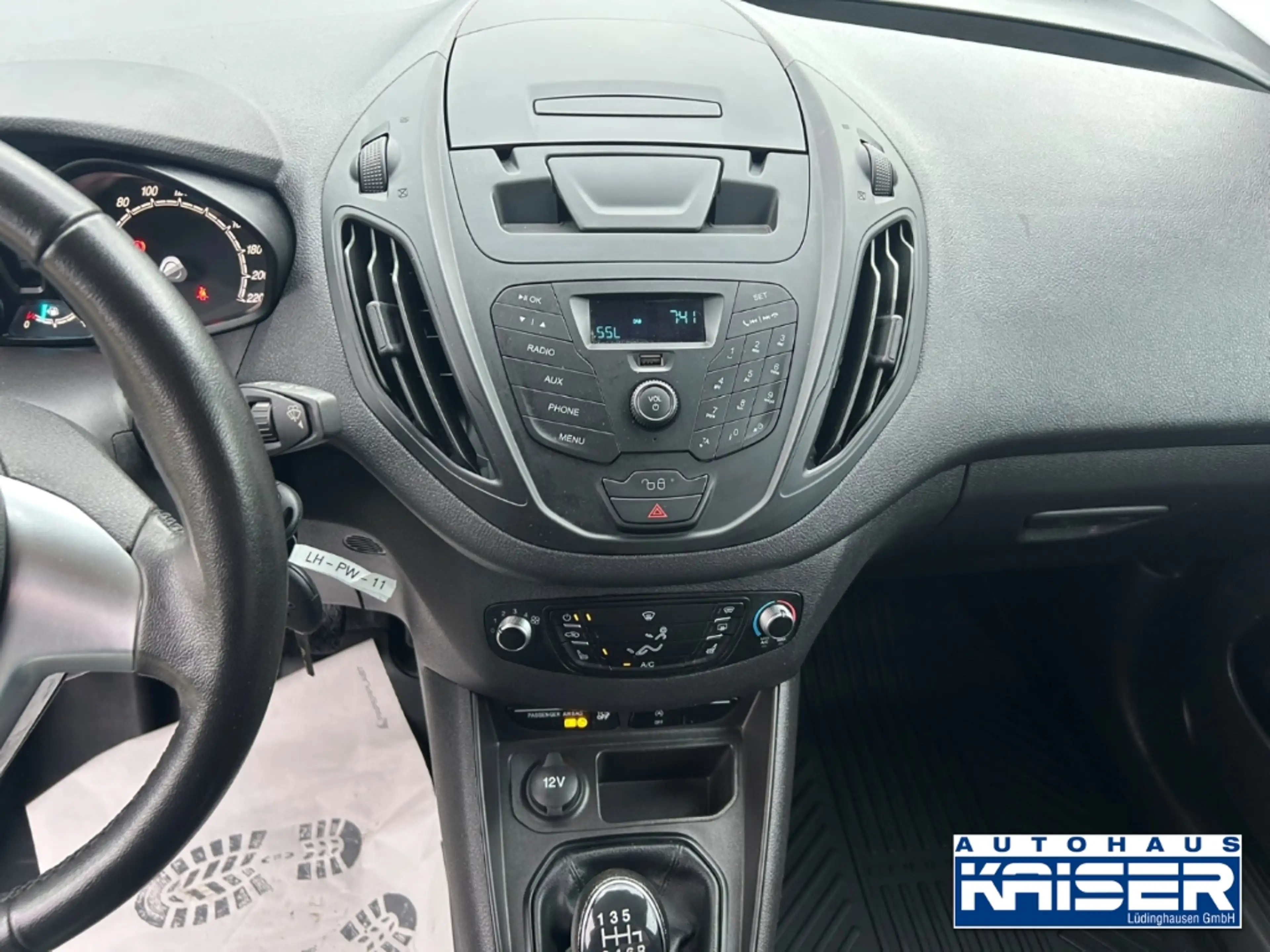 Ford Transit Courier Trend — photo 12