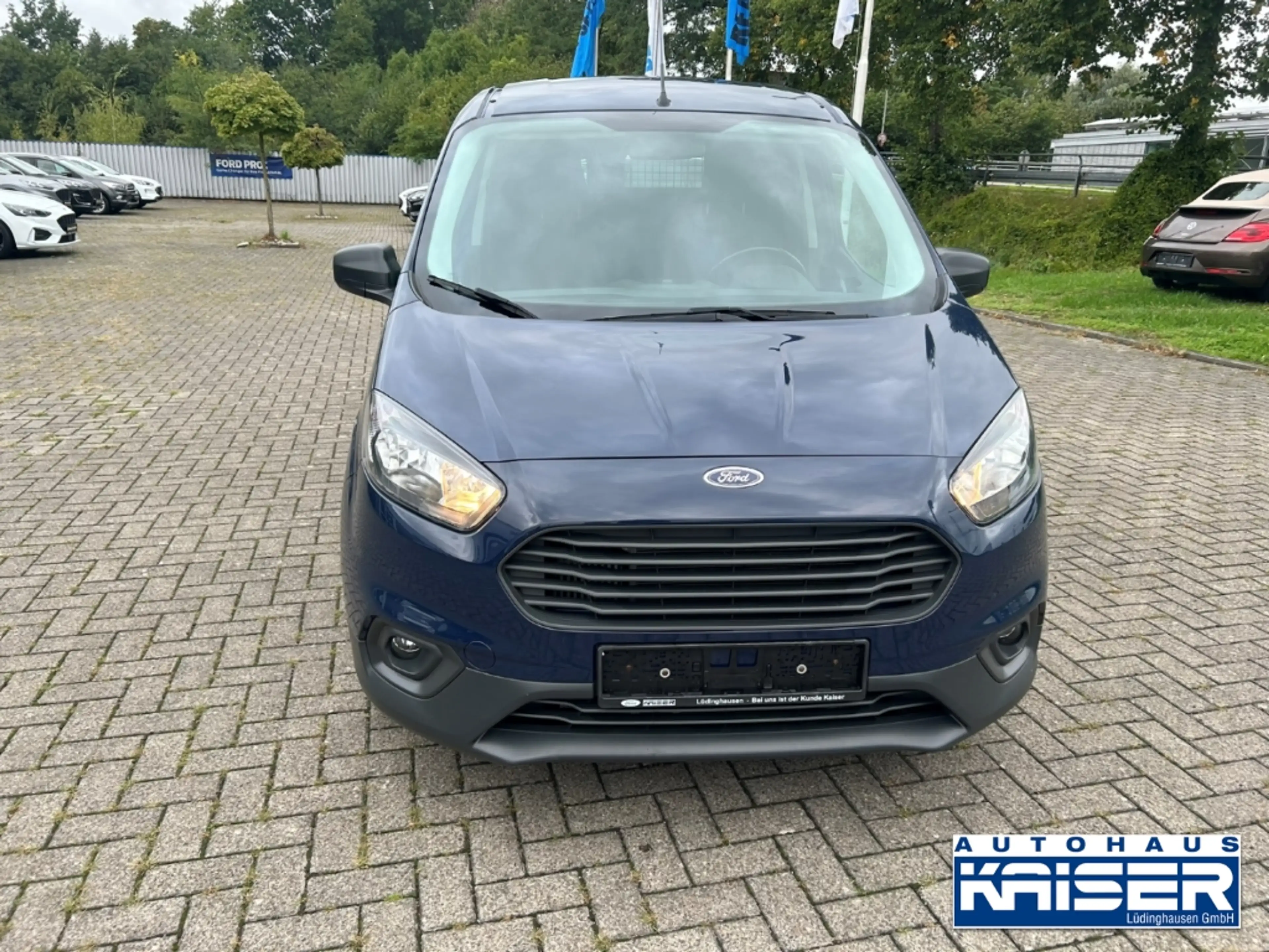 Ford Transit Courier Trend — photo 8