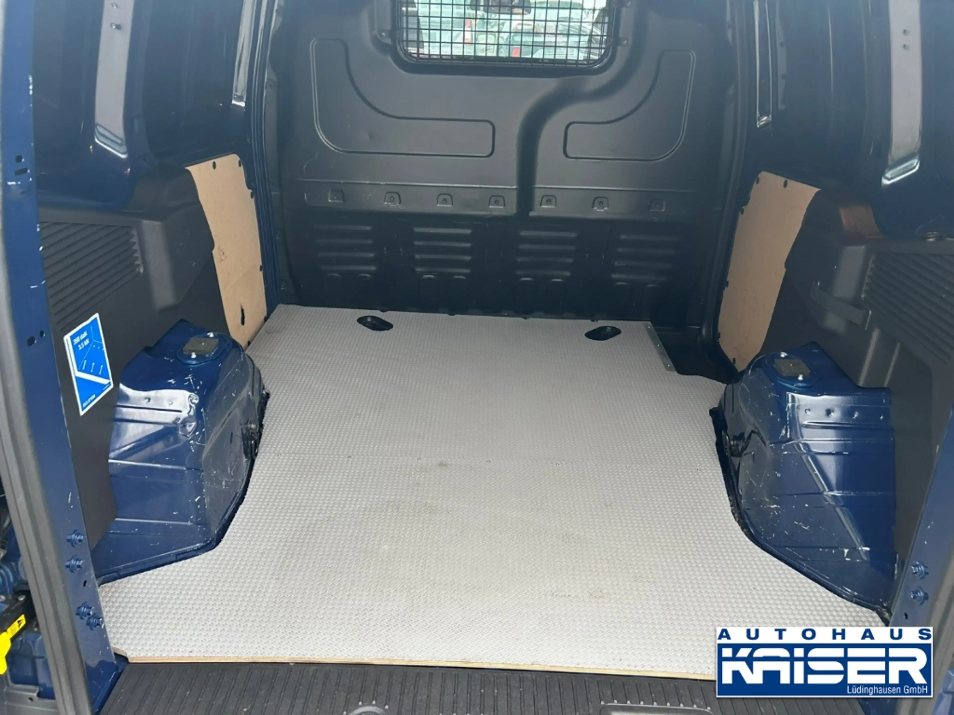 Ford Transit Courier Trend — photo 13