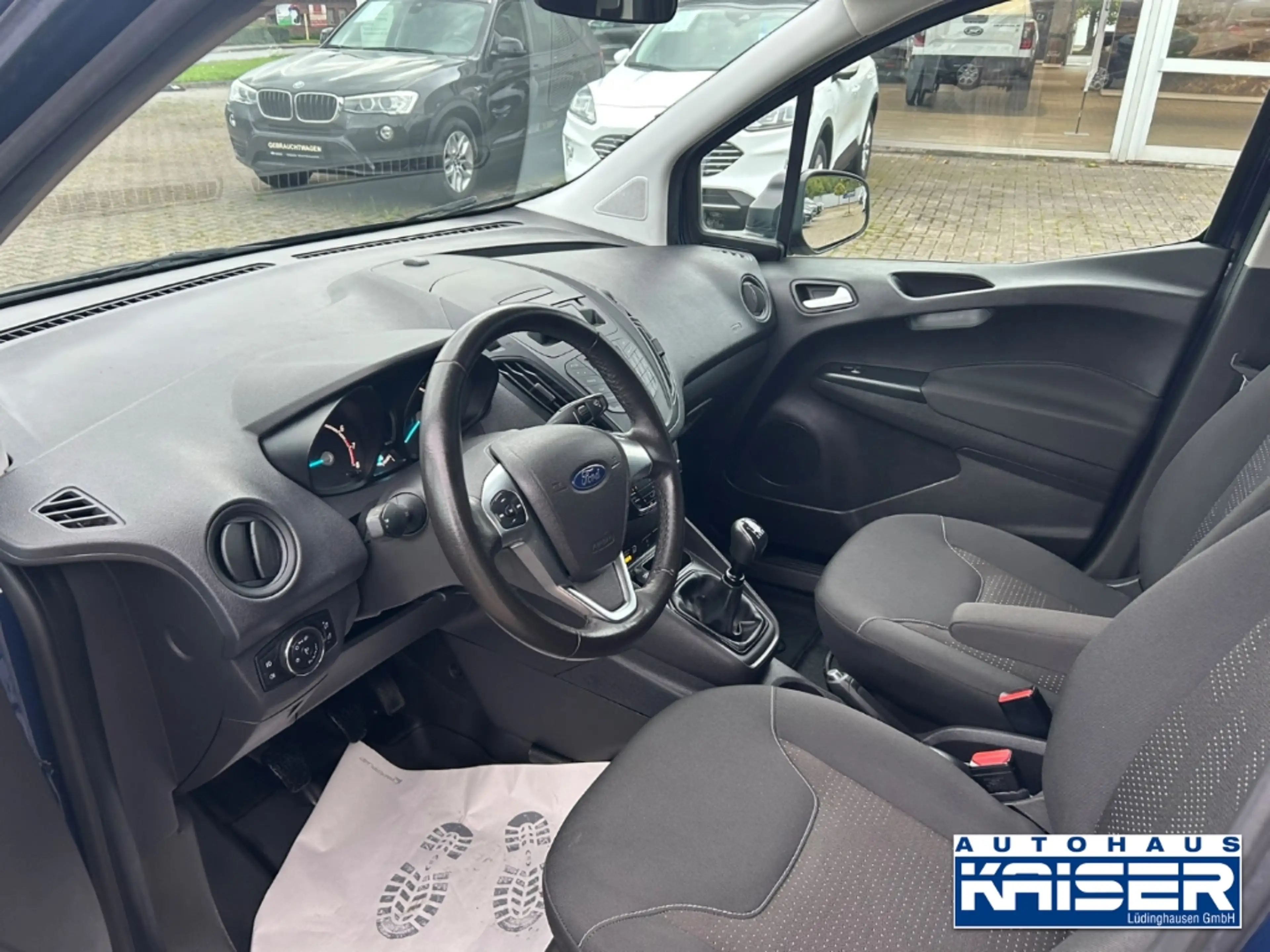 Ford Transit Courier Trend — photo 10
