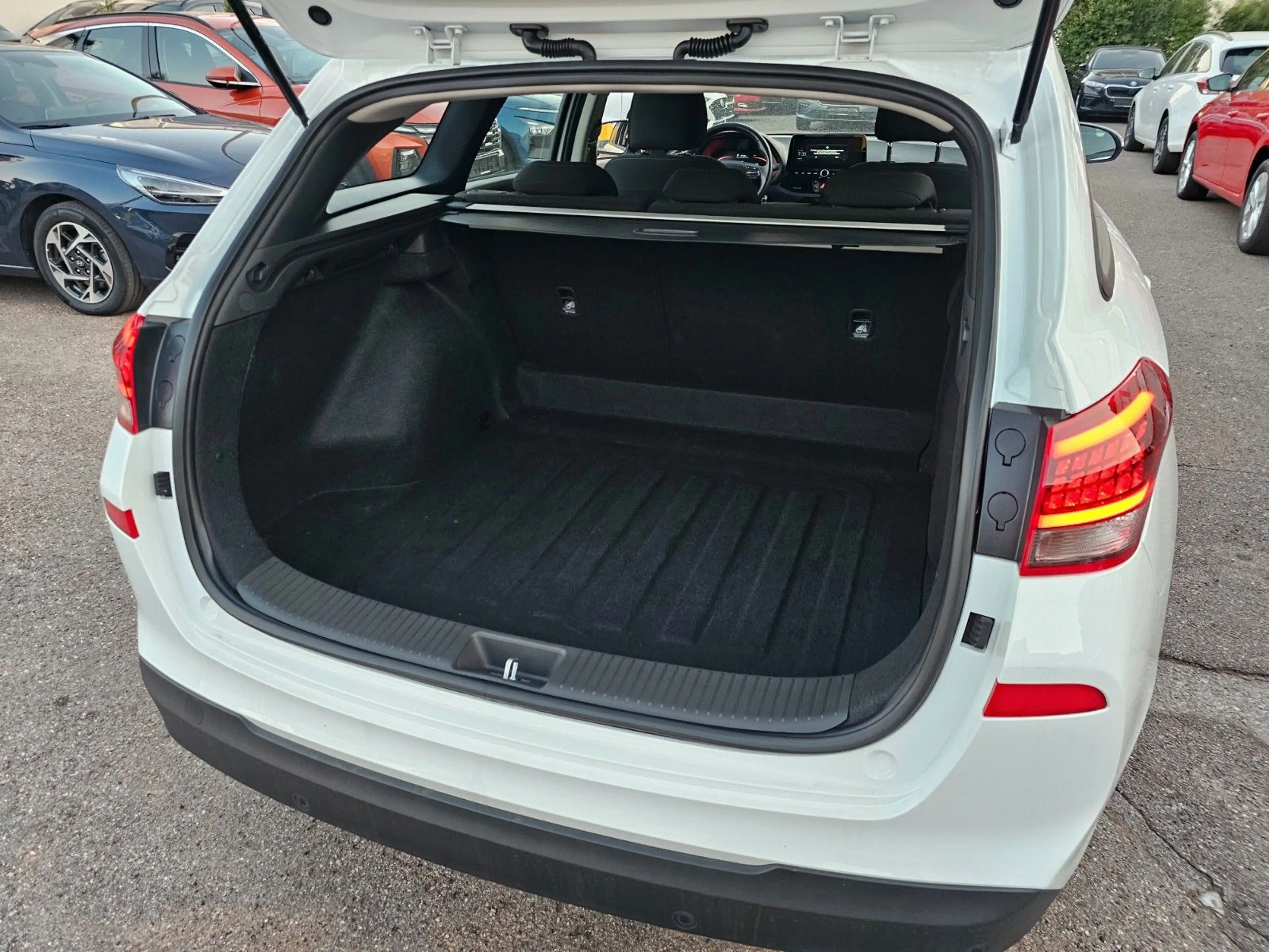 Hyundai i30 1.0 T-GDI DCT Family — photo 9