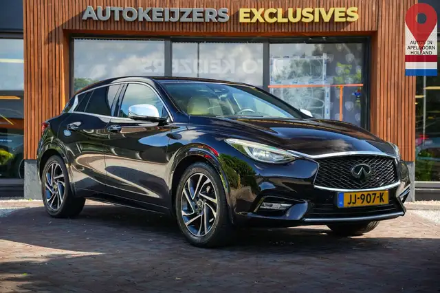Infiniti Q30 1.6t Premium Tech Gallery White Cruise klima