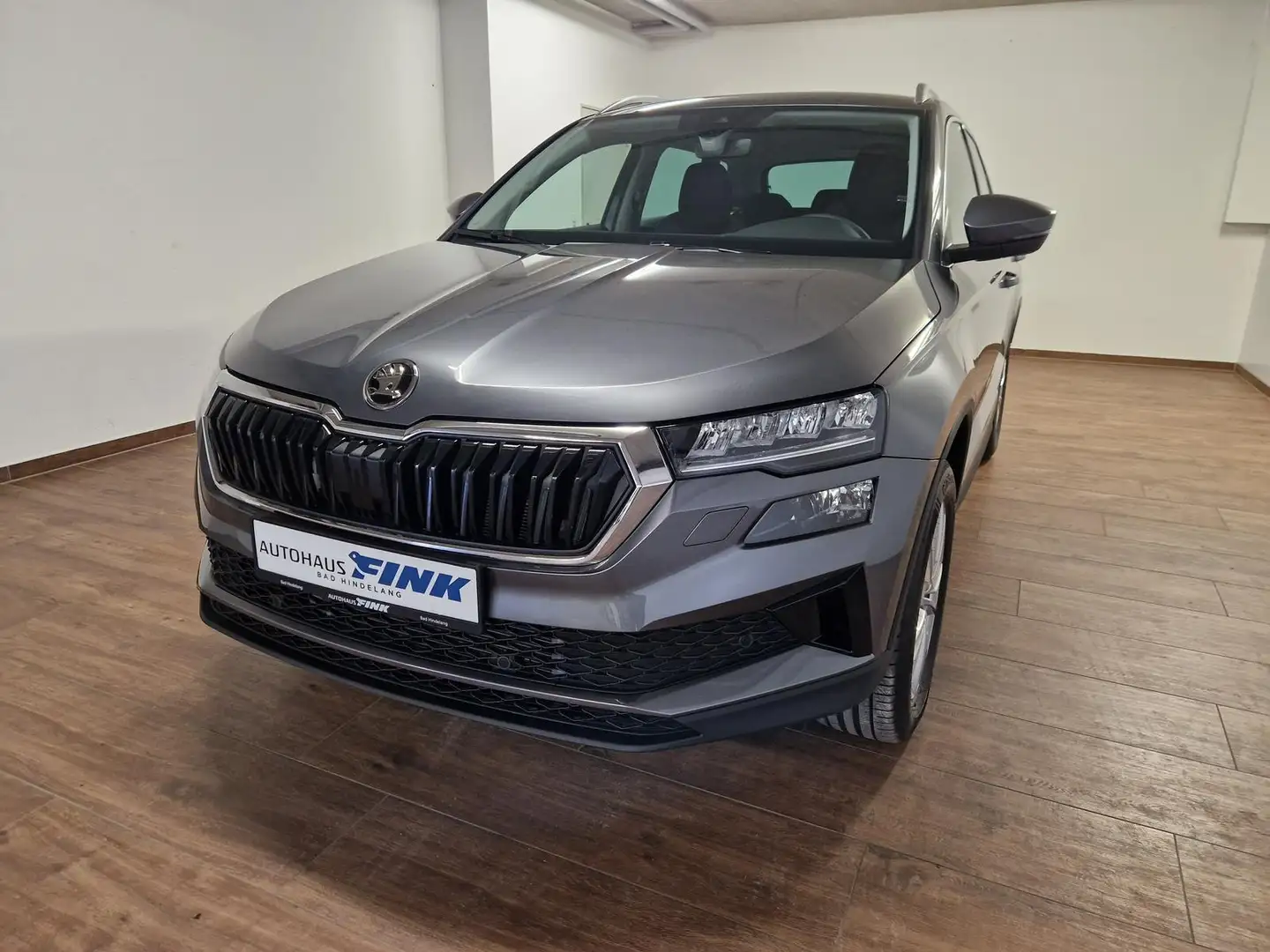 Skoda Karoq Selection 2.0 TDI DSG 4x4 Navi AHK RFK LED Grau - 2
