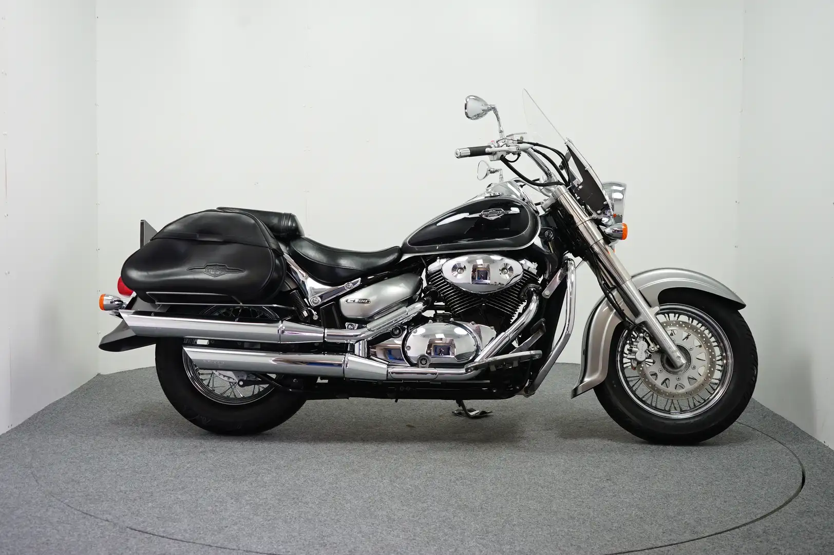 Suzuki VL 800 VOLUSIA Zwart - 1