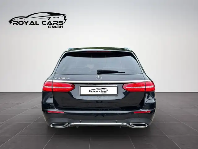 Mercedes-Benz E-Class view 5