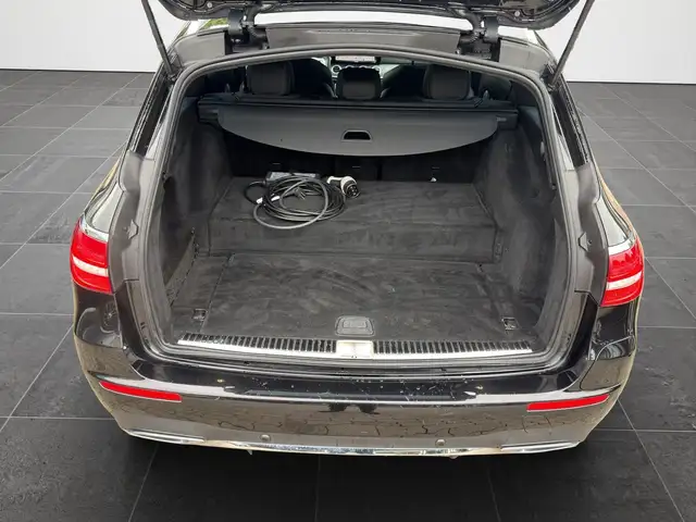 Mercedes-Benz E-Class view 8