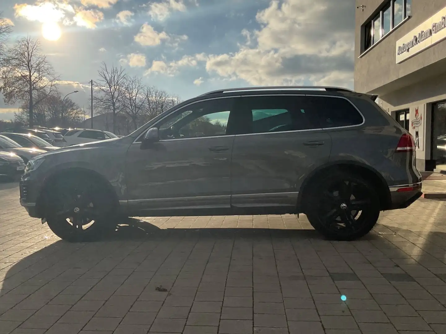 Volkswagen Touareg V6 TDI Exclusive 4M.LED Pano ACC R Line Gris - 2