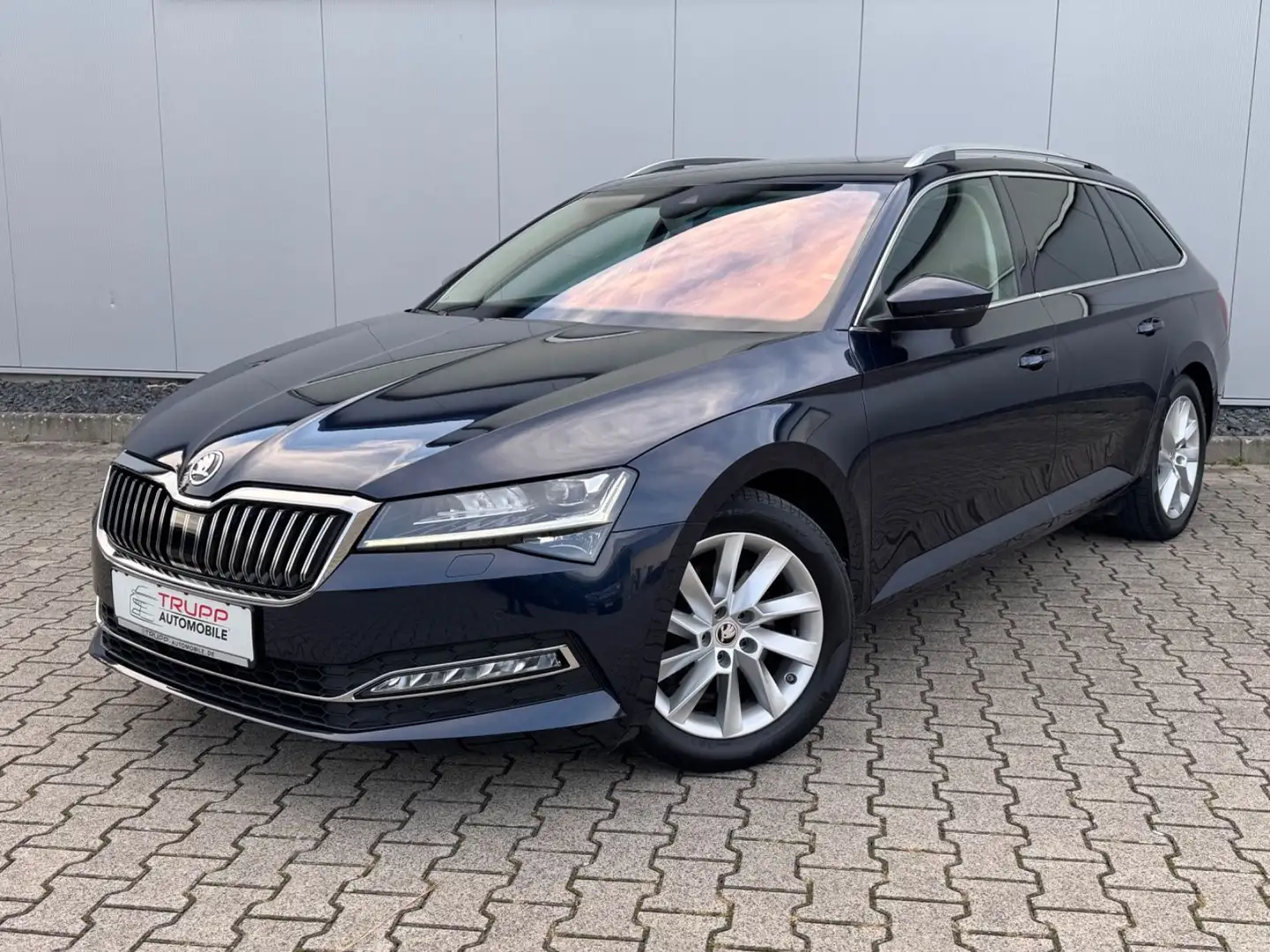 Skoda Superb Premium Edition 4x4/MATRIX/AHK/PANO/ACC - 1