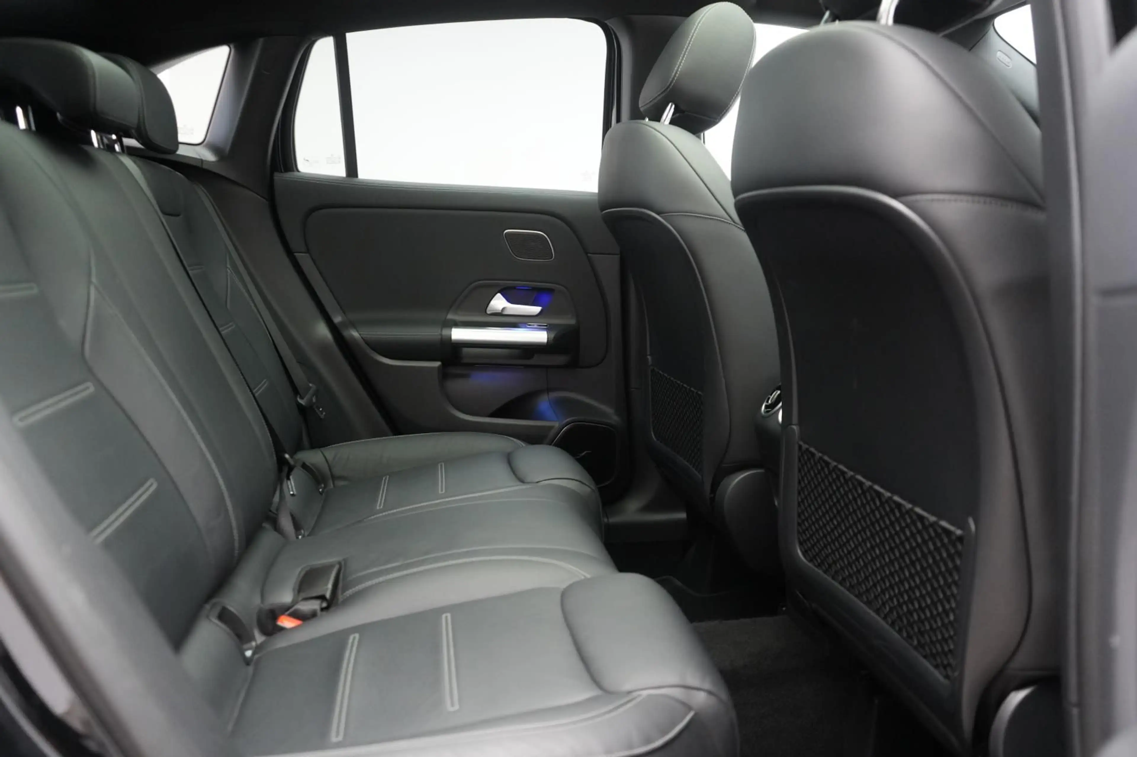 Mercedes-Benz GLA 35 AMG 4Matic Pano/STHZ/HUD/360Kamera — photo 9