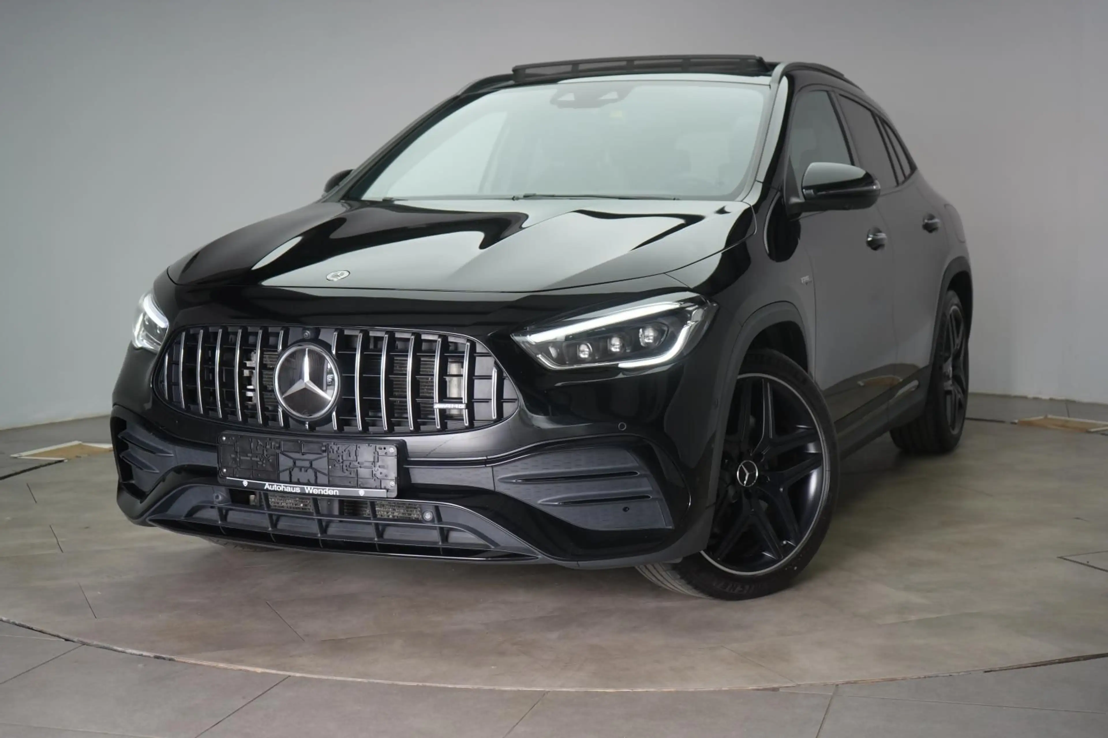 Mercedes-Benz GLA 35 AMG 4Matic Pano/STHZ/HUD/360Kamera — photo 3