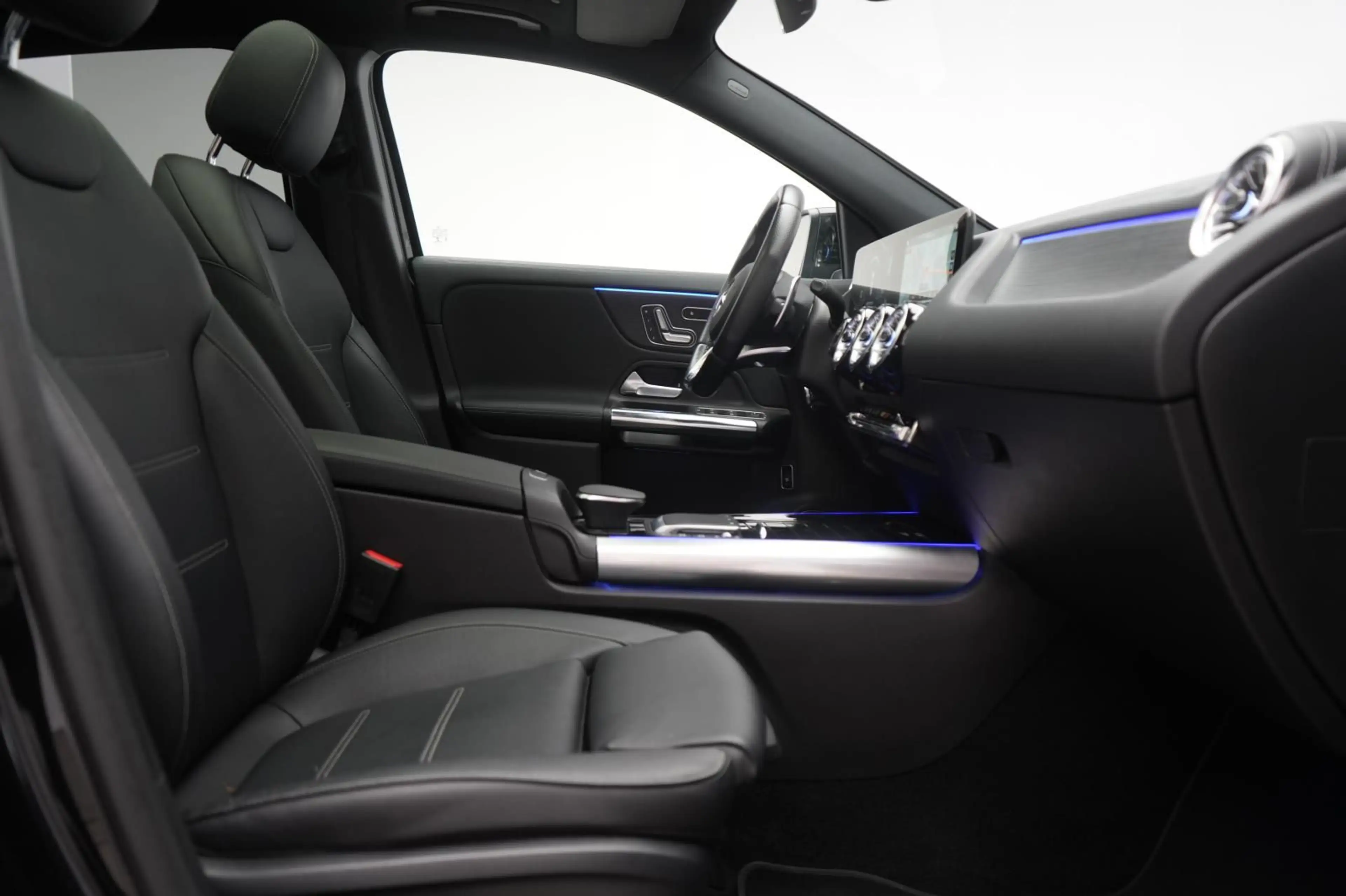 Mercedes-Benz GLA 35 AMG 4Matic Pano/STHZ/HUD/360Kamera — photo 7