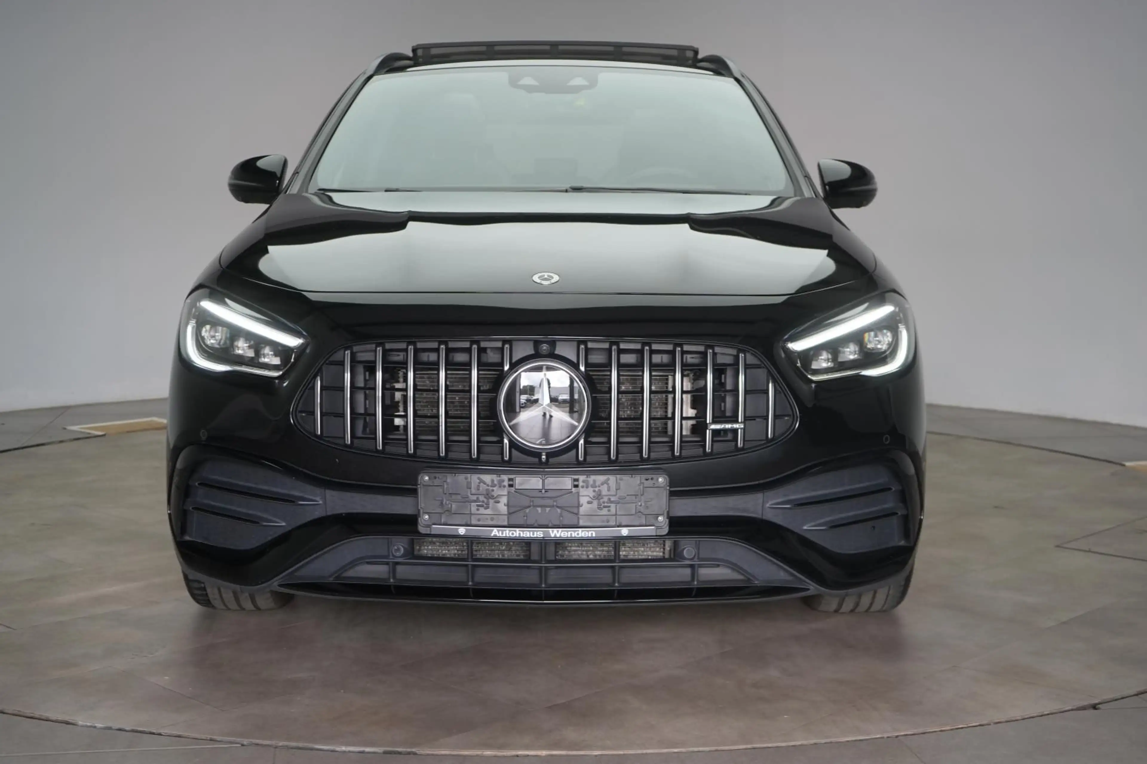 Mercedes-Benz GLA 35 AMG 4Matic Pano/STHZ/HUD/360Kamera — photo 2