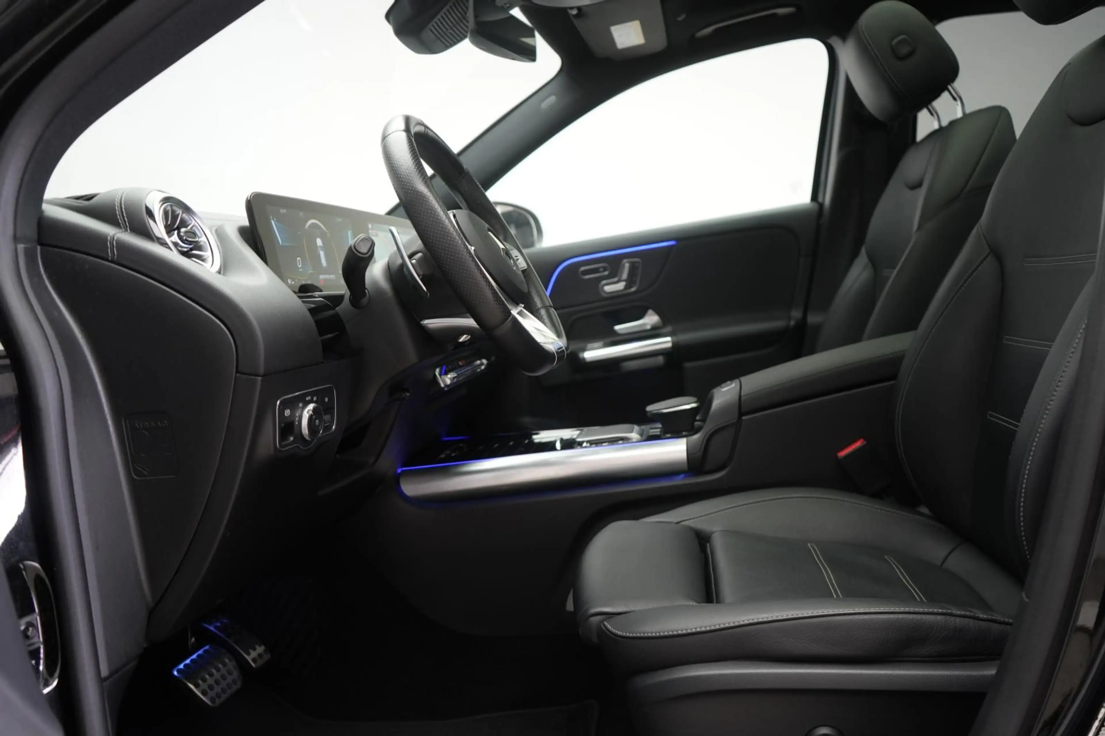 Mercedes-Benz GLA 35 AMG 4Matic Pano/STHZ/HUD/360Kamera — photo 10
