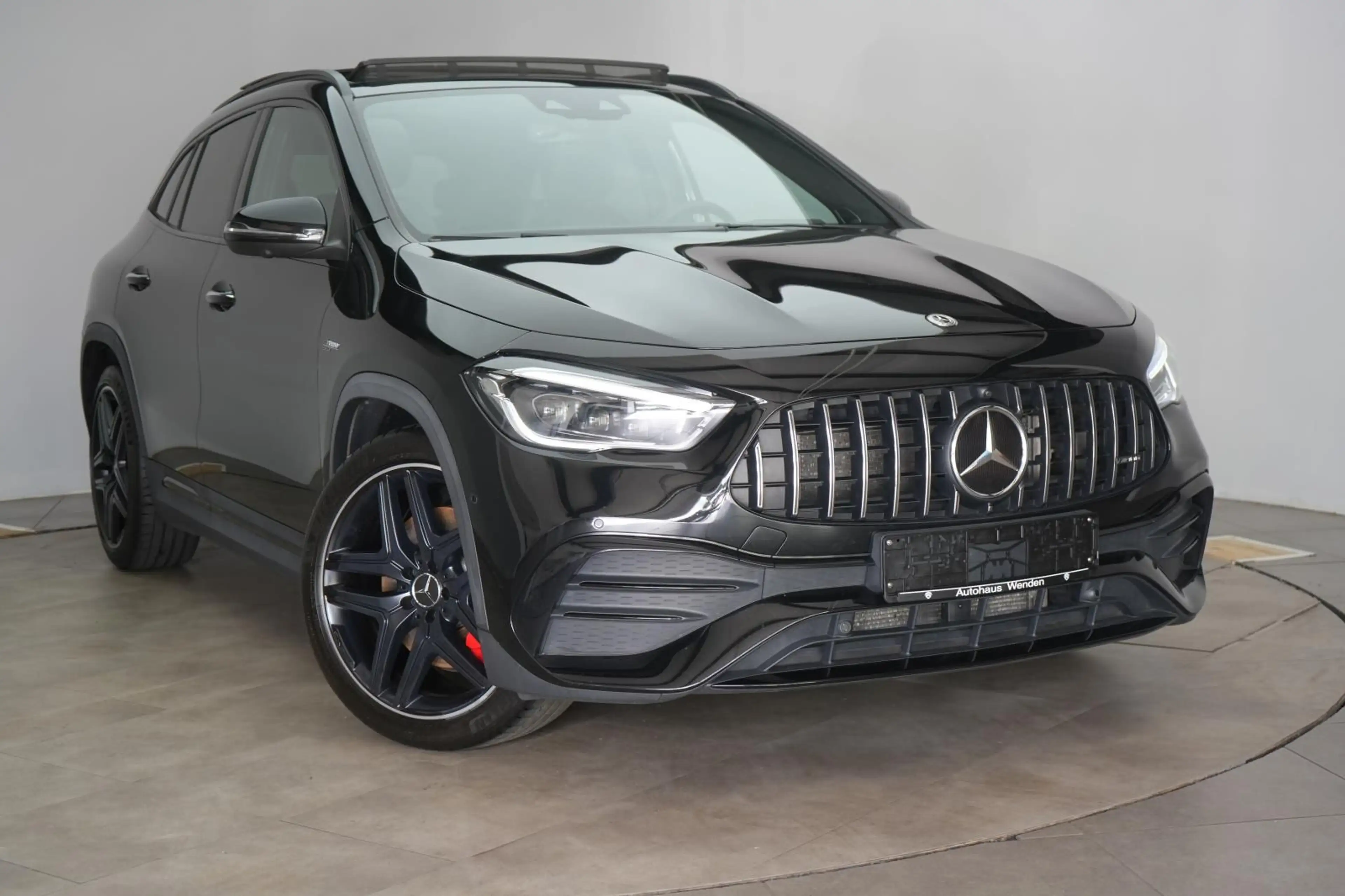 Mercedes-Benz GLA 35 AMG 4Matic Pano/STHZ/HUD/360Kamera