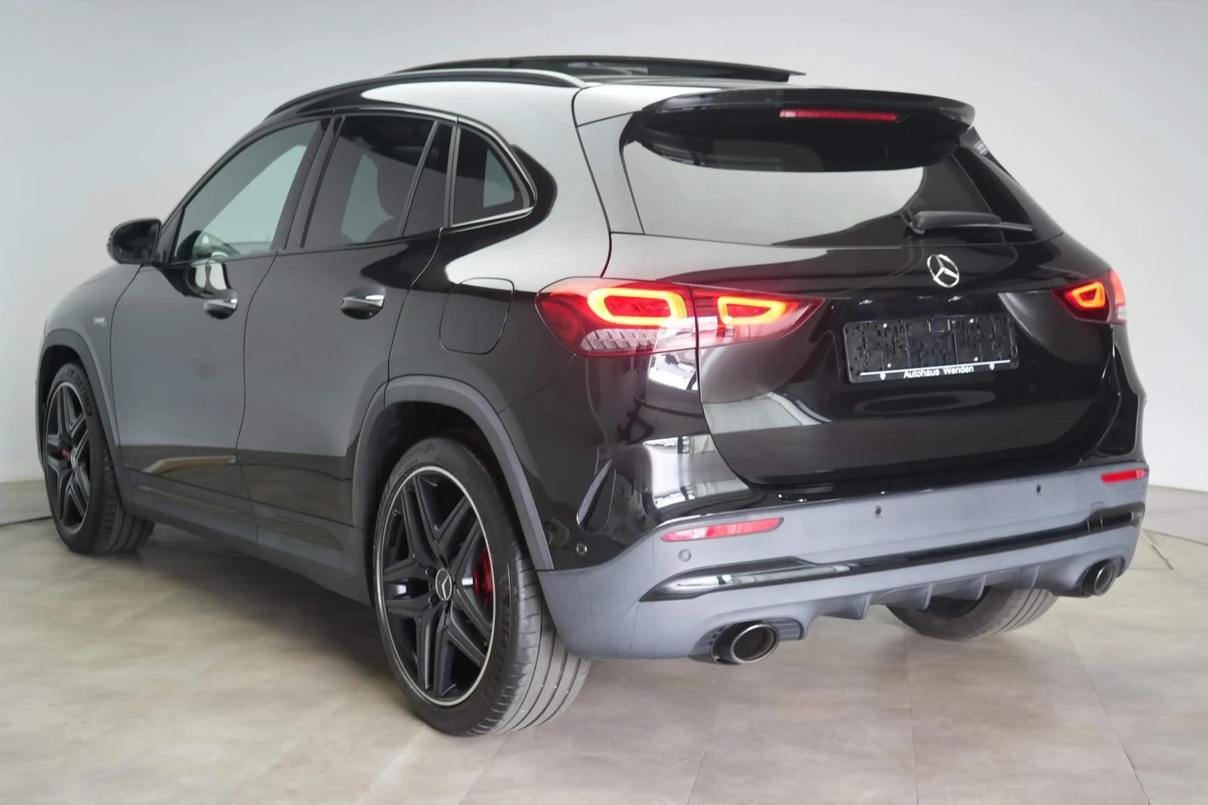 Mercedes-Benz GLA 35 AMG 4Matic Pano/STHZ/HUD/360Kamera — photo 6