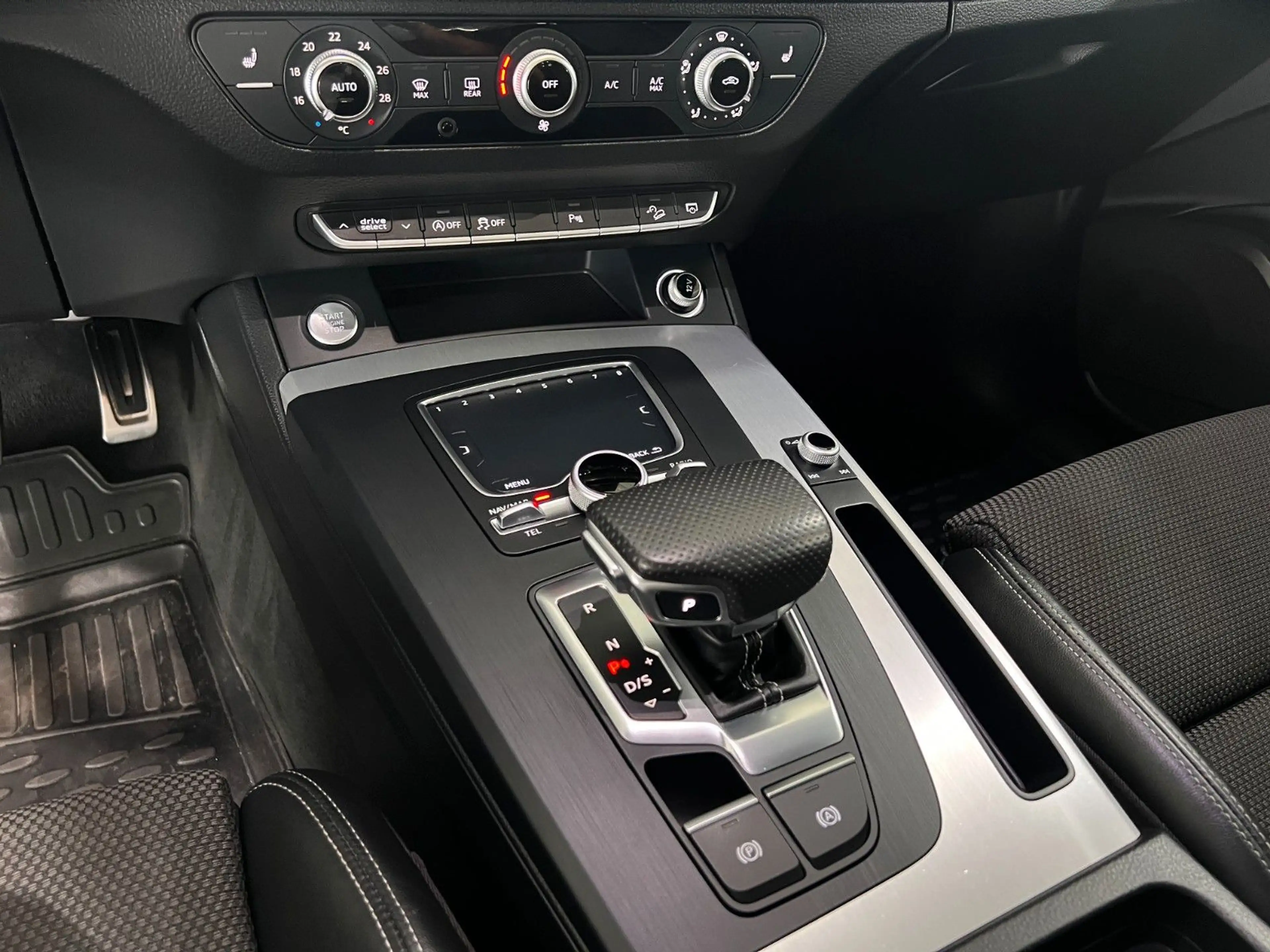 Audi Q5 QUATTRO SPORT S-LINE | NAVI | PANO | AHK — photo 17