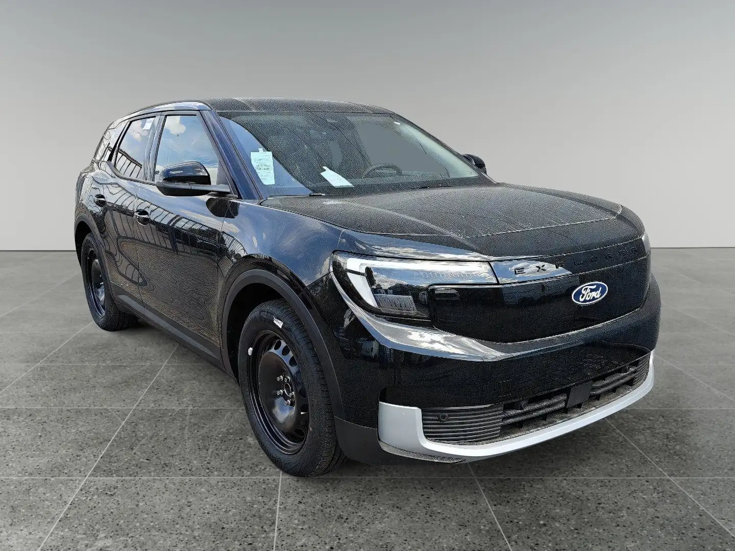 Ford Explorer EXPLORER 52 kWh STANDARD RANGE RWD 125KW/170PK A1 Чёрный - 1