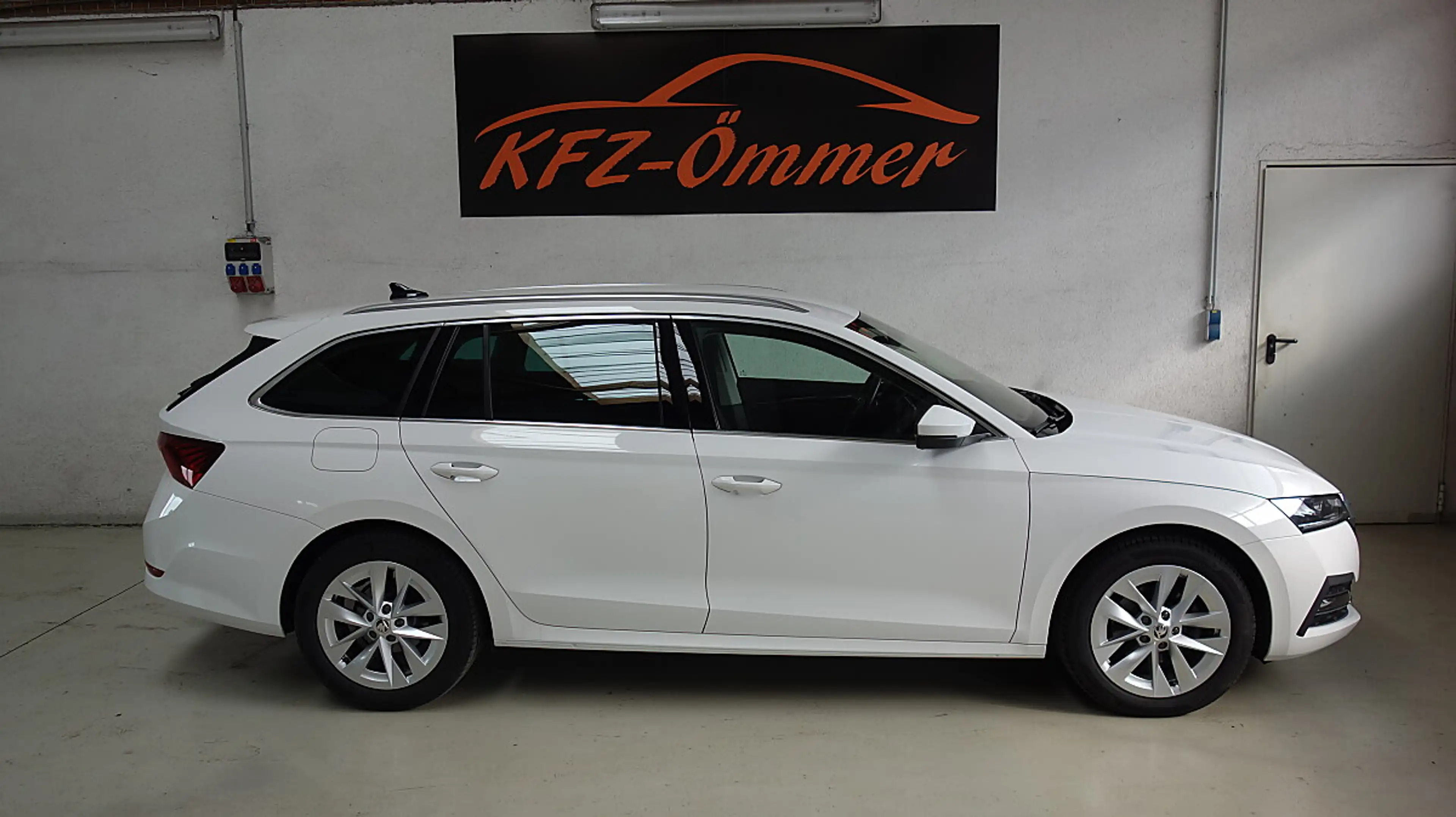 Skoda Octavia Combi 2,0 TDI Style DSG,AHK,Head-Up,Kamera,LED,... — photo 8