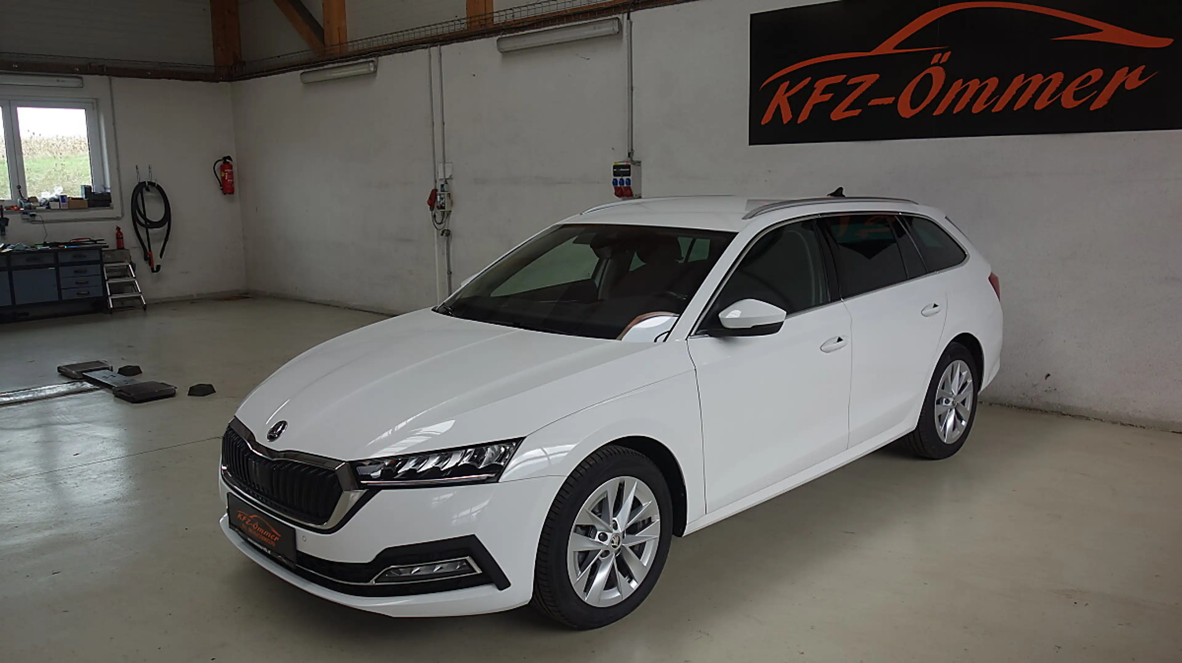 Skoda Octavia Combi 2,0 TDI Style DSG,AHK,Head-Up,Kamera,LED,...