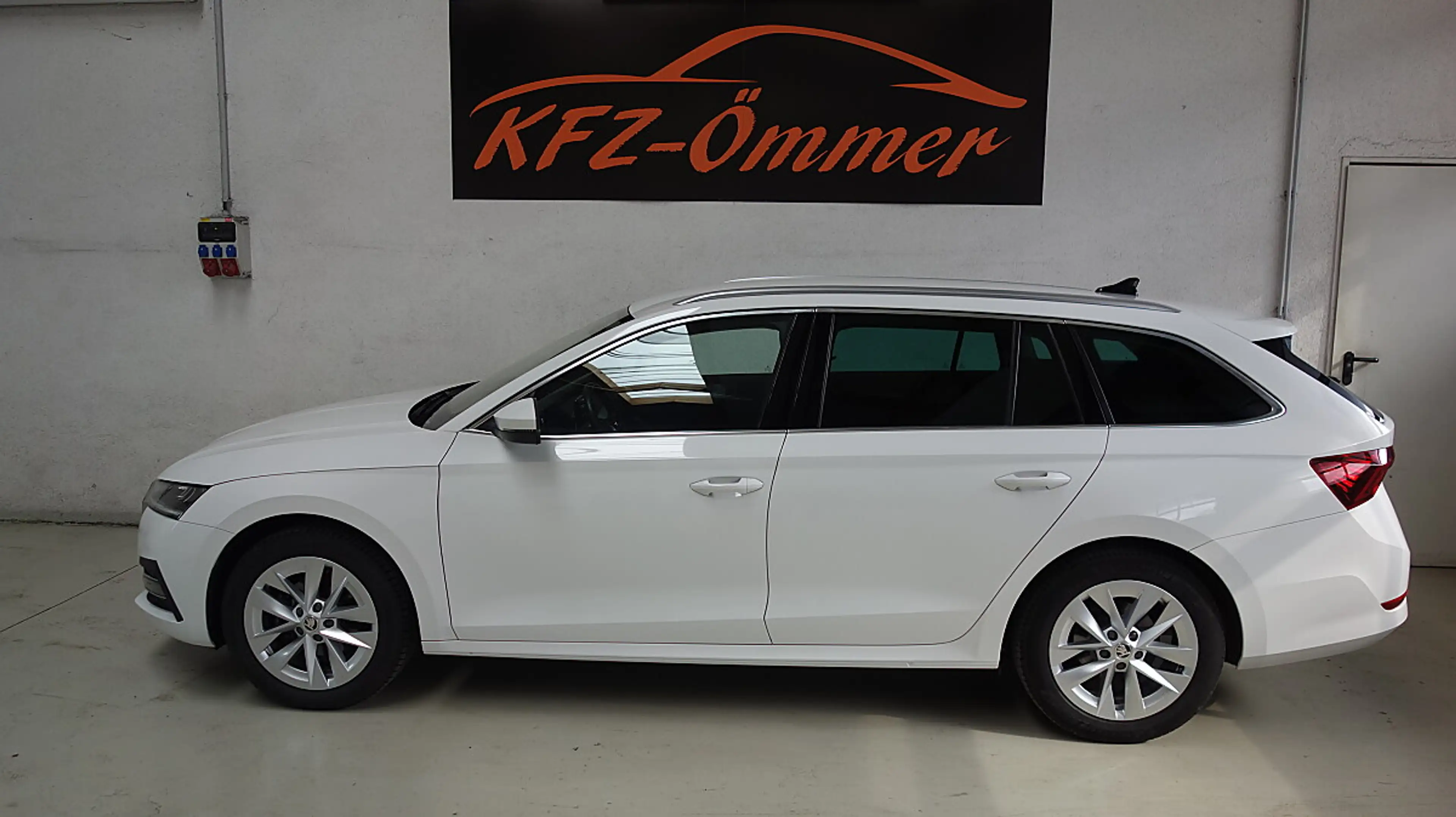 Skoda Octavia Combi 2,0 TDI Style DSG,AHK,Head-Up,Kamera,LED,... — photo 9