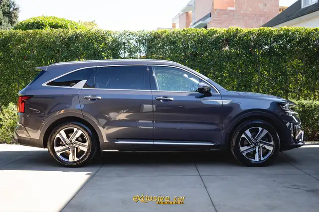 Kia Sorento view 4