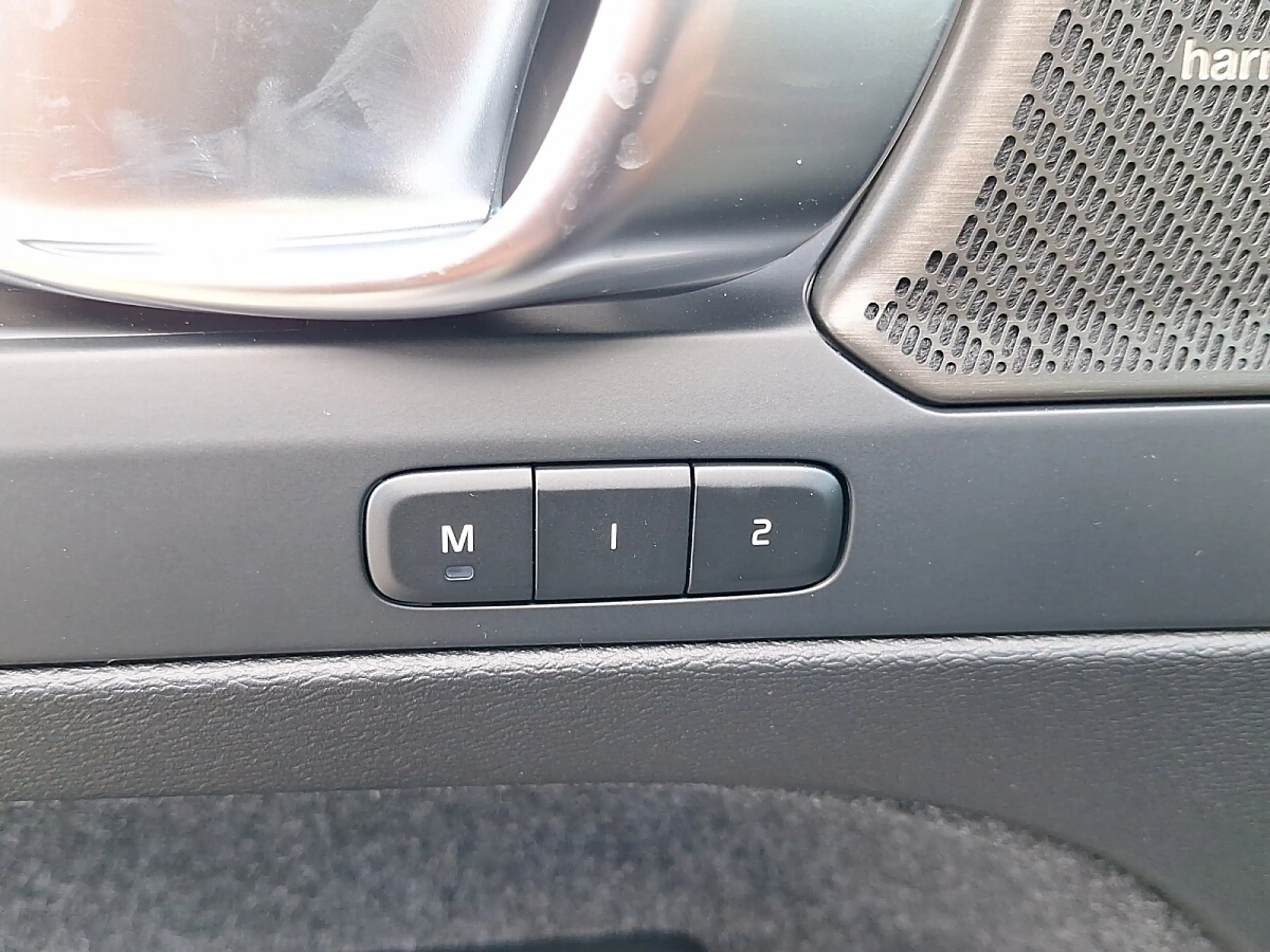 Volvo EX40 Single Motor Extended Range 82kWh Black Edition... — photo 11