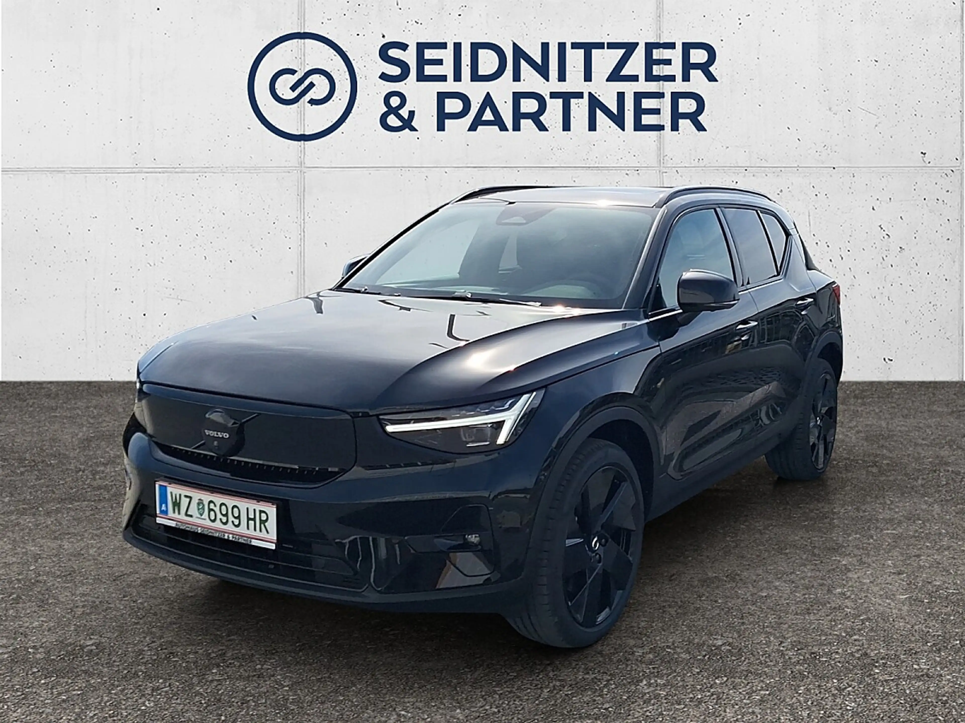 Volvo EX40 Single Motor Extended Range 82kWh Black Edition...