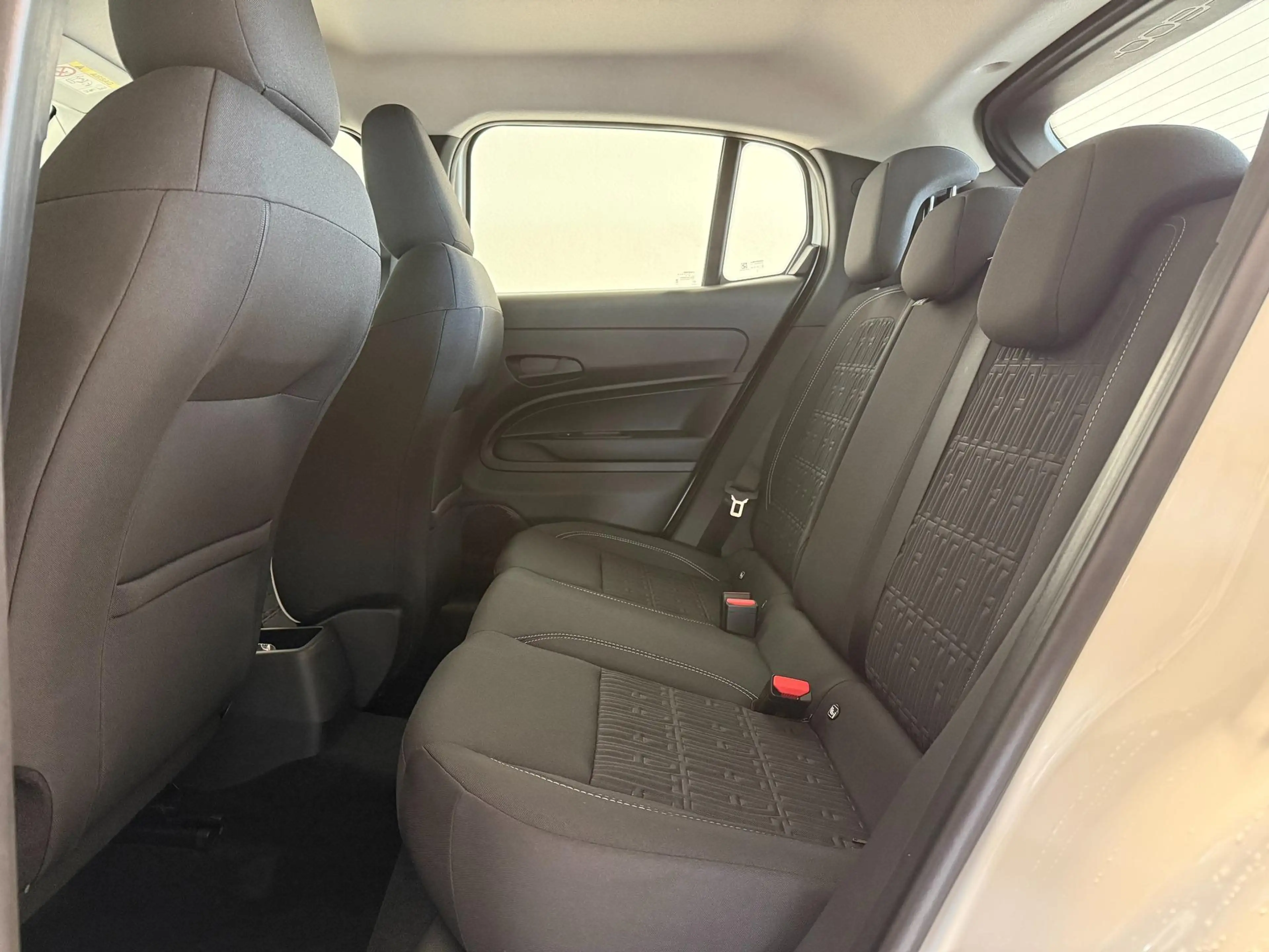 Fiat 600 POP HYBRID 1.2 T3 81 kW (110 PS) DCT Klimaanlag... — photo 12