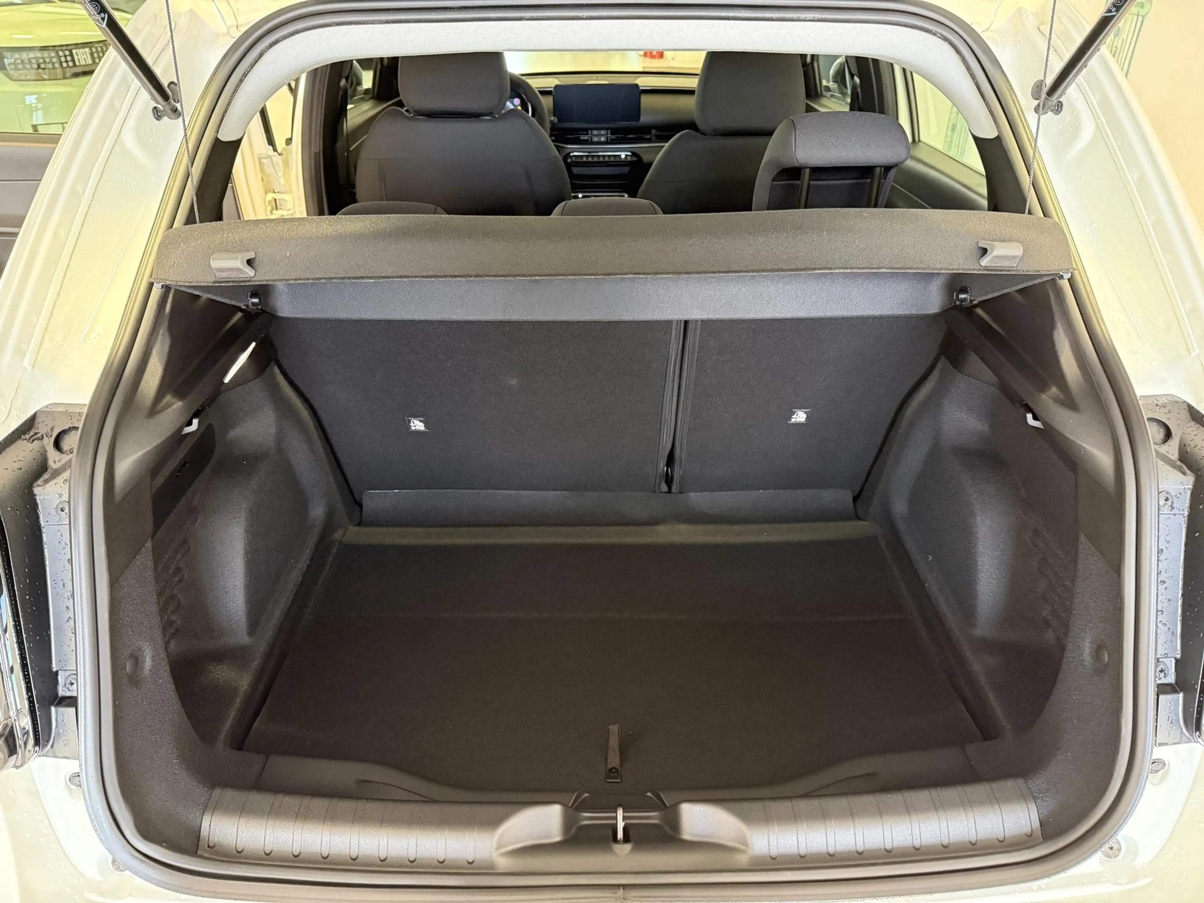 Fiat 600 POP HYBRID 1.2 T3 81 kW (110 PS) DCT Klimaanlag... — photo 13