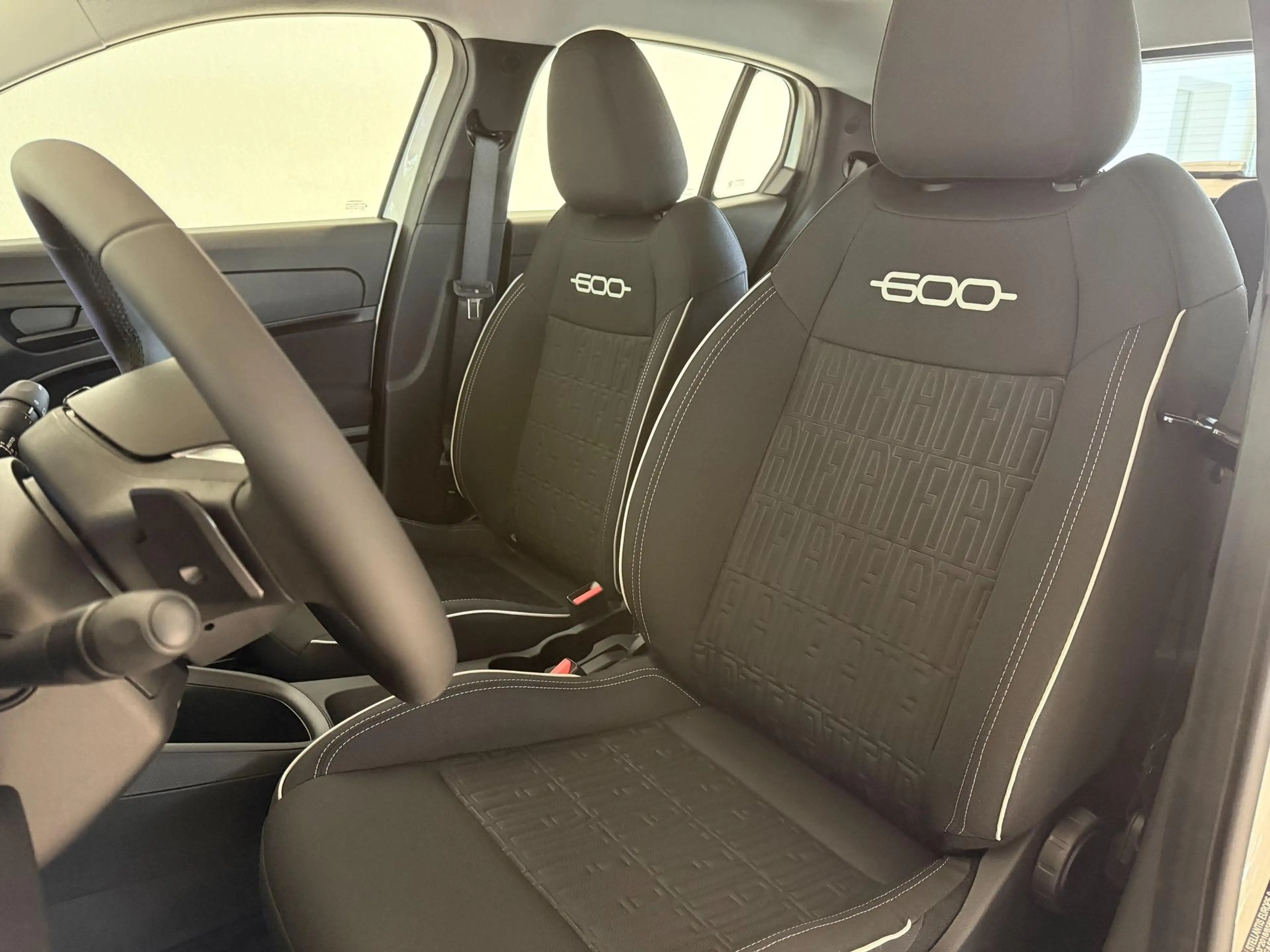 Fiat 600 POP HYBRID 1.2 T3 81 kW (110 PS) DCT Klimaanlag... — photo 9