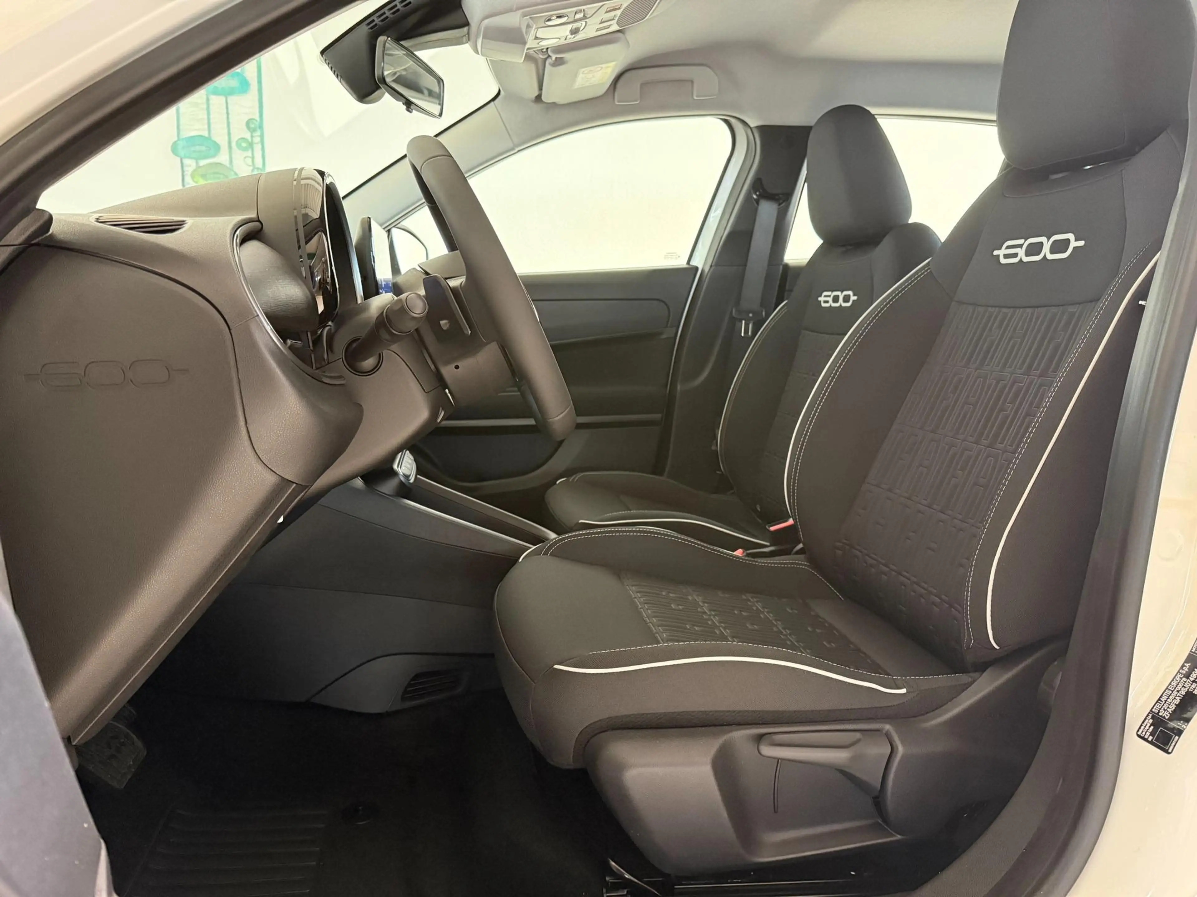 Fiat 600 POP HYBRID 1.2 T3 81 kW (110 PS) DCT Klimaanlag... — photo 7