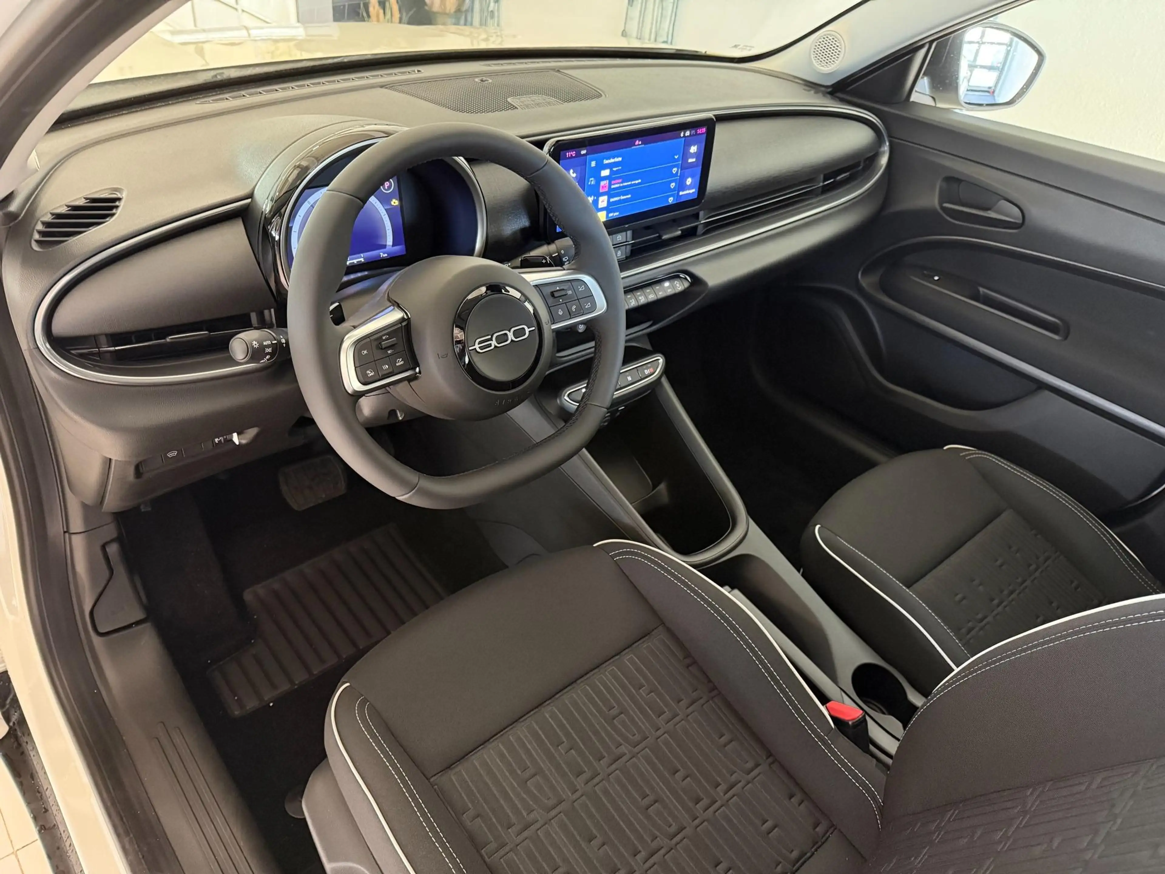 Fiat 600 POP HYBRID 1.2 T3 81 kW (110 PS) DCT Klimaanlag... — photo 8