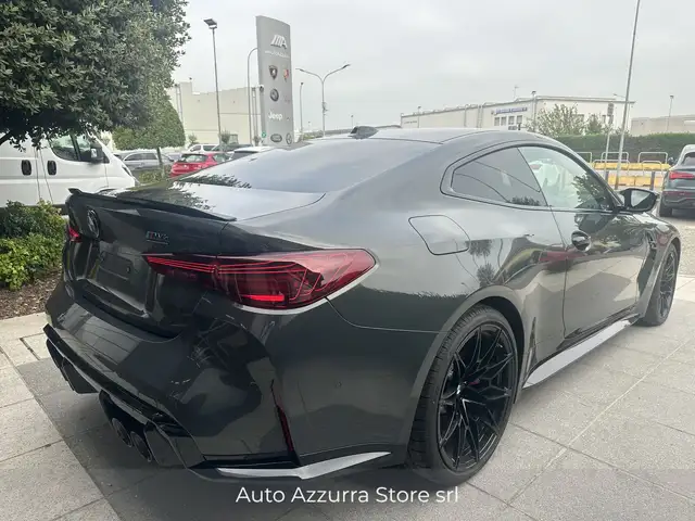 BMW M4 view 4