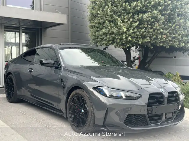 BMW M4 view 3