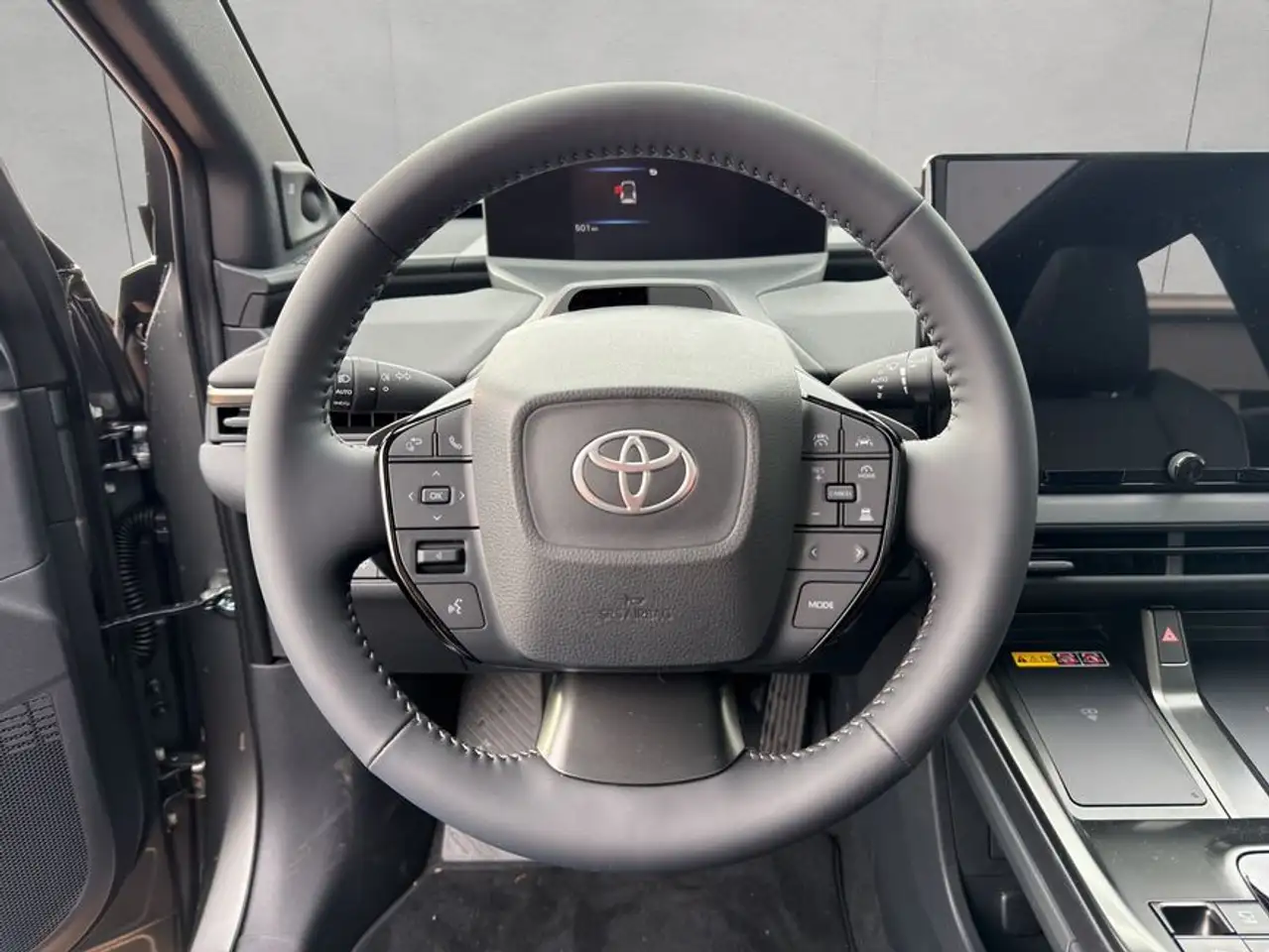 Toyota bZ4X AWD Lounge 11