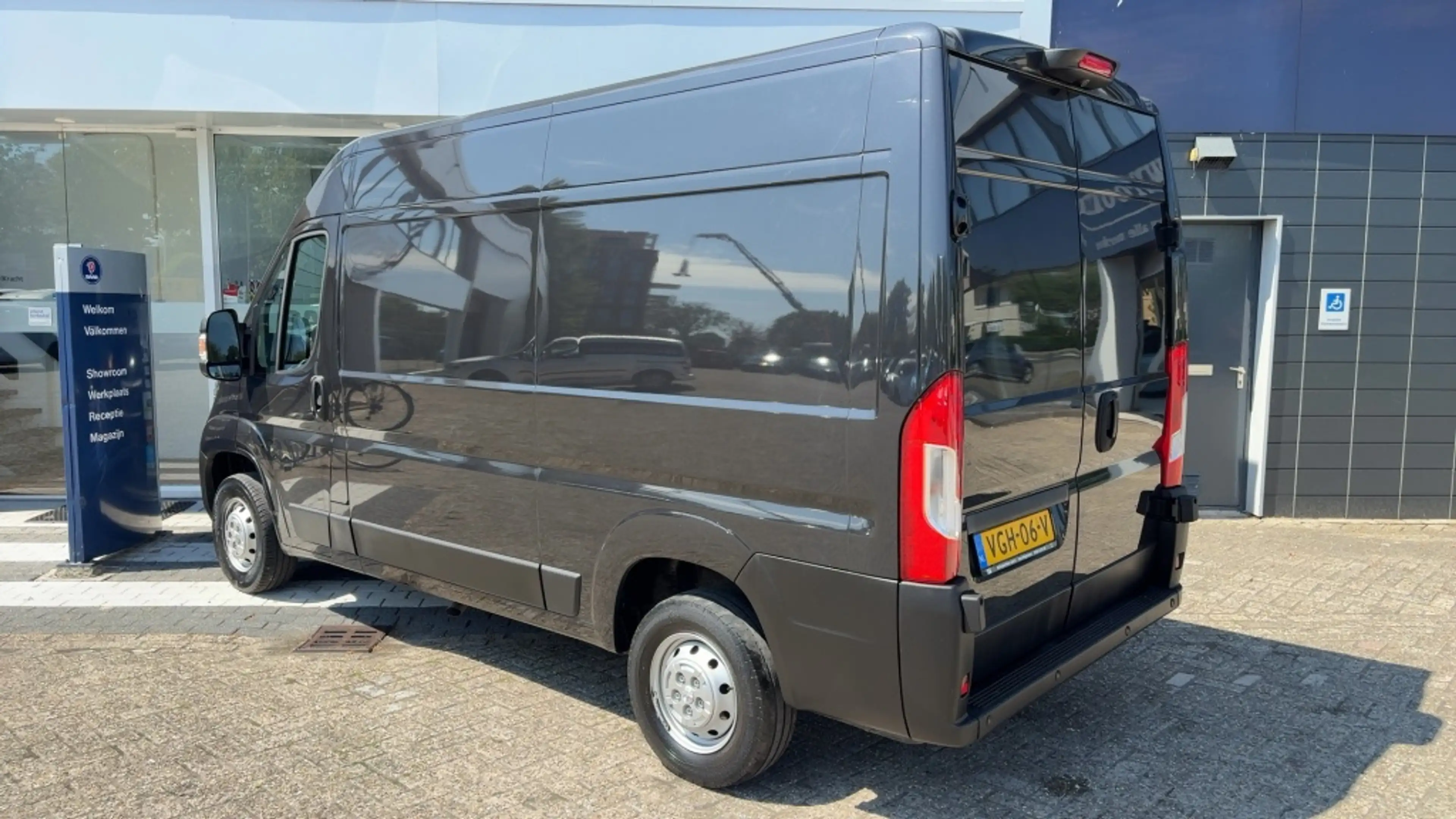 Peugeot Boxer 2.2Bleu Hdi L2/H2 Premimum | Lat om Lat — photo 3