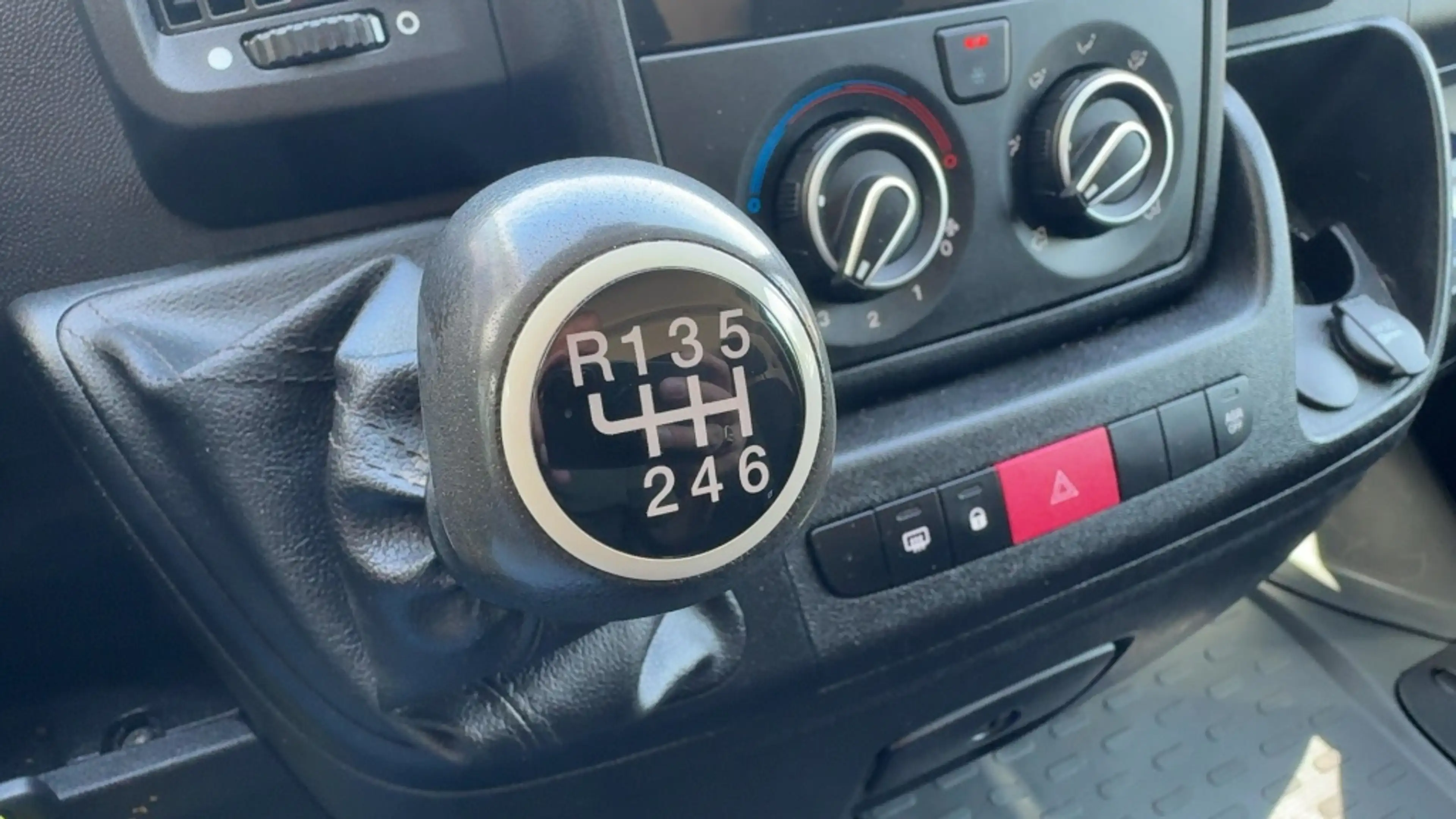 Peugeot Boxer 2.2Bleu Hdi L2/H2 Premimum | Lat om Lat — photo 8