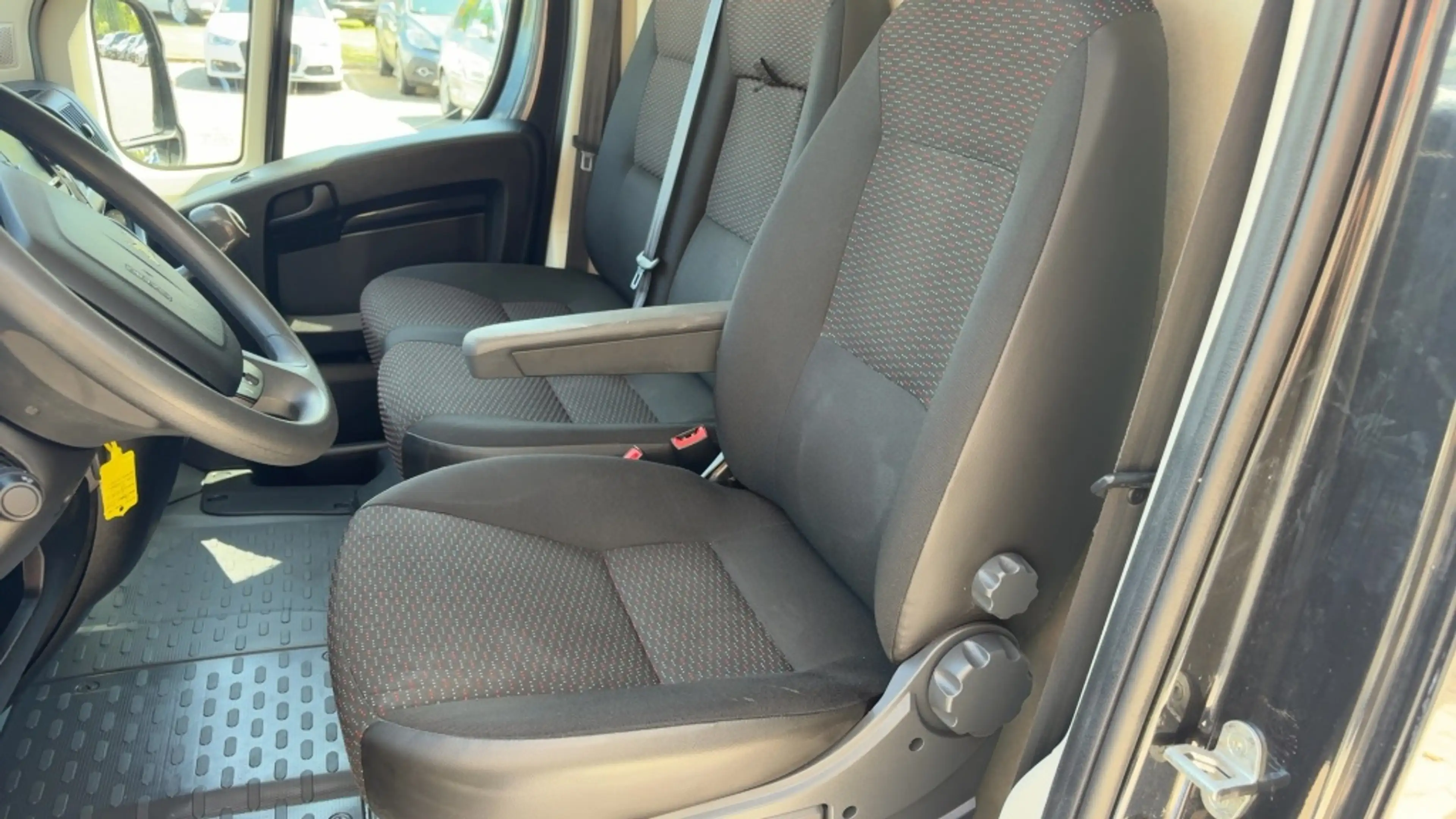 Peugeot Boxer 2.2Bleu Hdi L2/H2 Premimum | Lat om Lat — photo 5