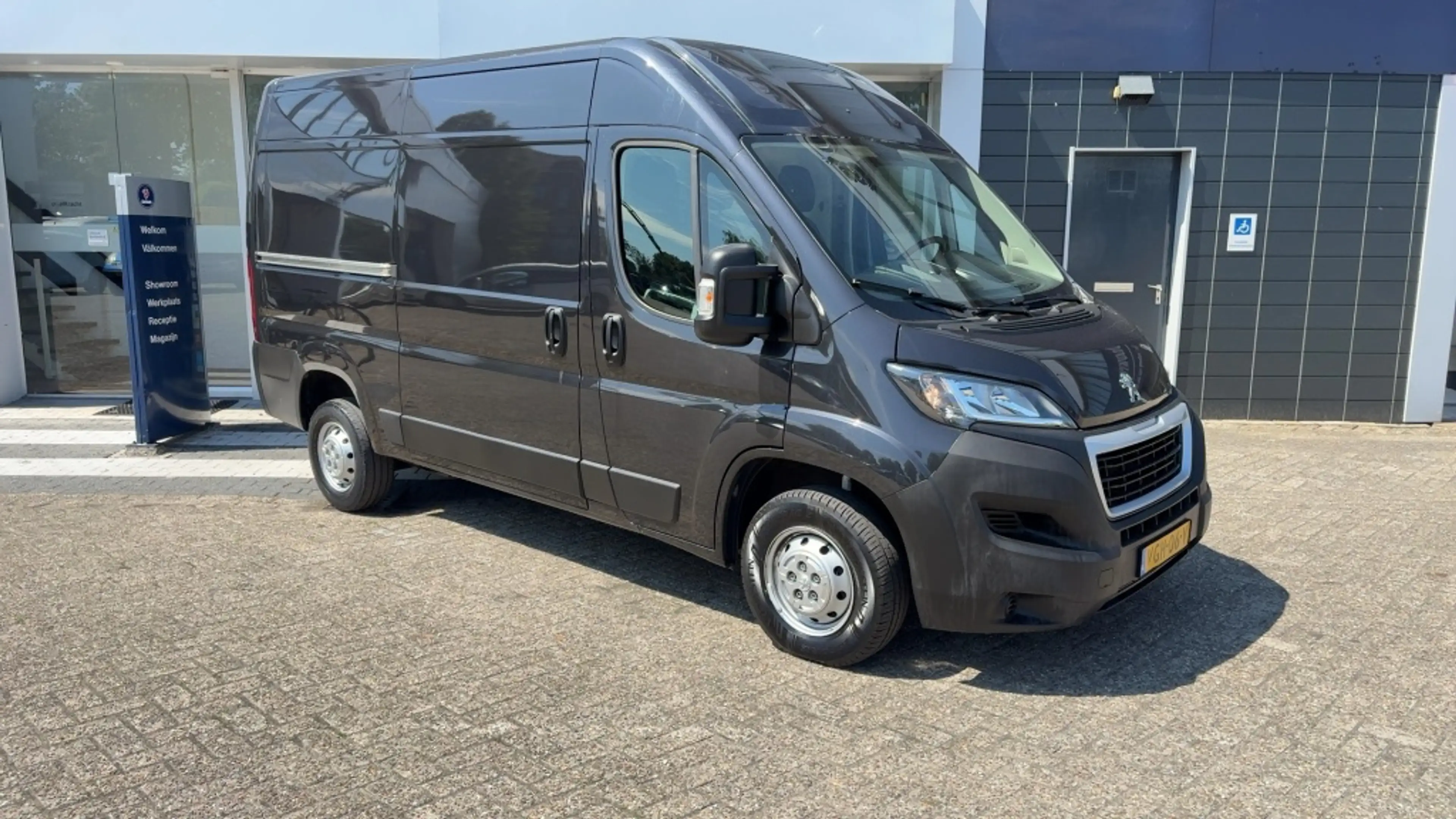 Peugeot Boxer 2.2Bleu Hdi L2/H2 Premimum | Lat om Lat — photo 2