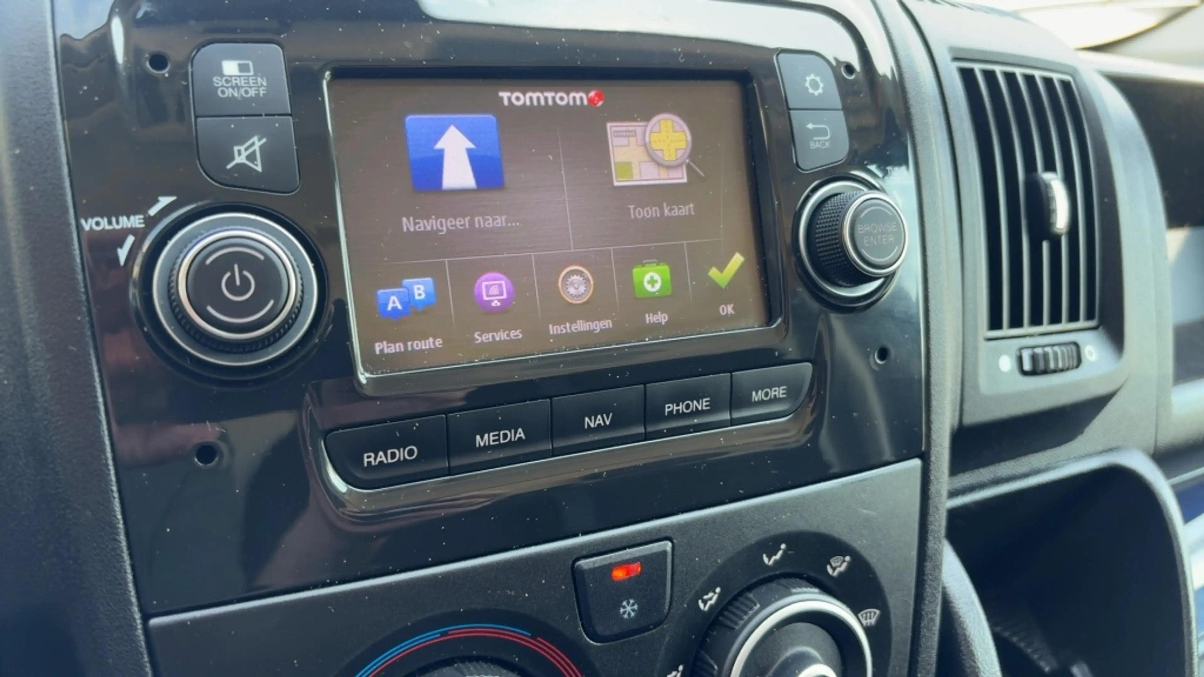 Peugeot Boxer 2.2Bleu Hdi L2/H2 Premimum | Lat om Lat — photo 12
