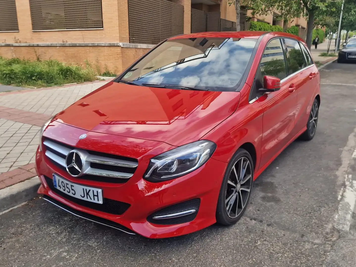 Mercedes-Benz B 200 200TD Urban Rouge - 2