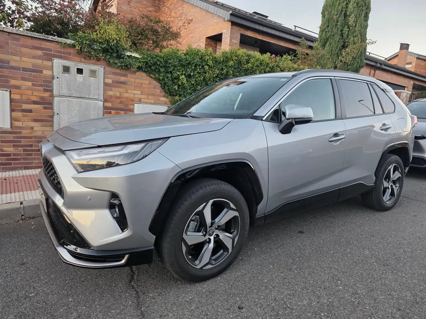 Toyota RAV4 2.5l PLUG-IN 300PH (e-CVT) Advance Gris - 2