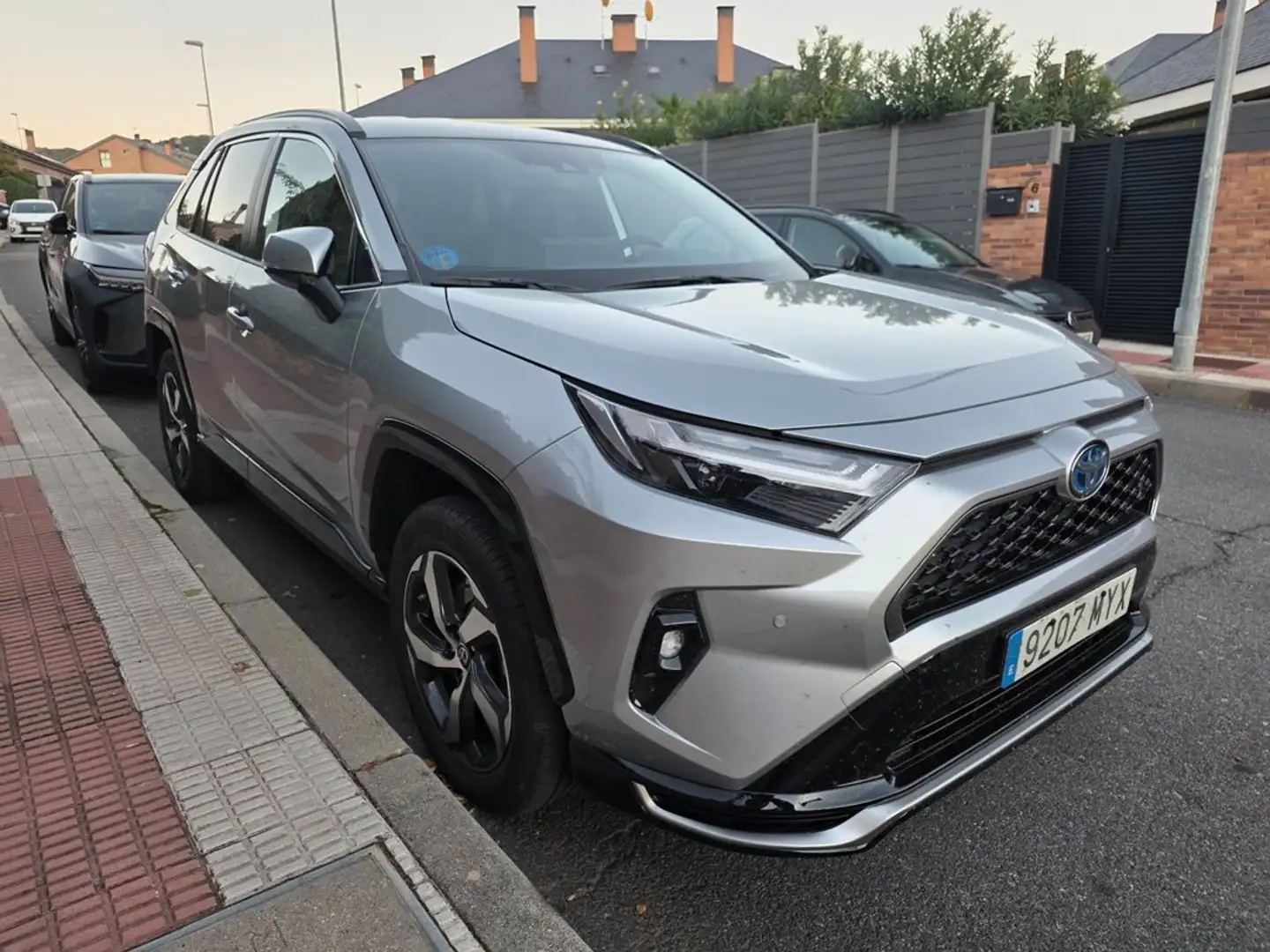 Toyota RAV4 2.5l PLUG-IN 300PH (e-CVT) Advance Gris - 1