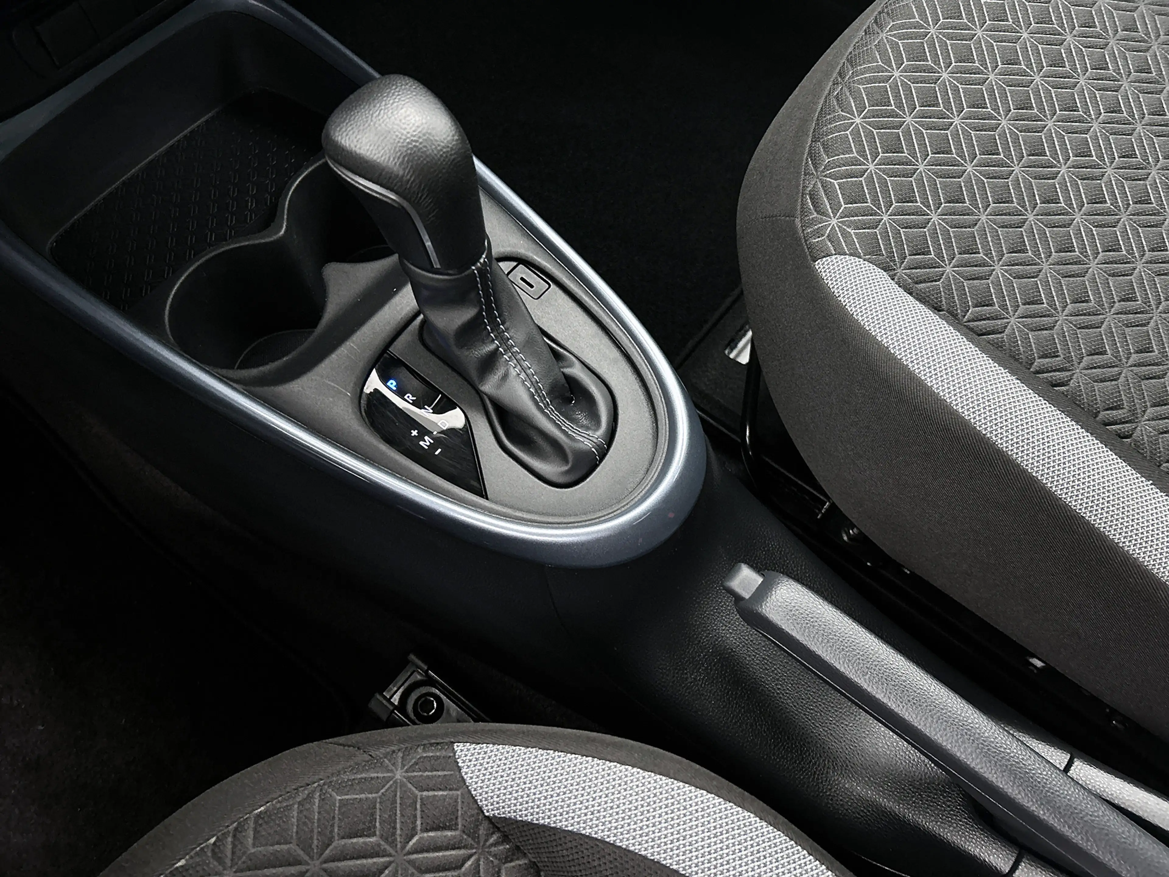 Toyota Aygo X 1.0 VVT-i S-CVT Pulse + | BTW Voertuig | Parkeerse — photo 10