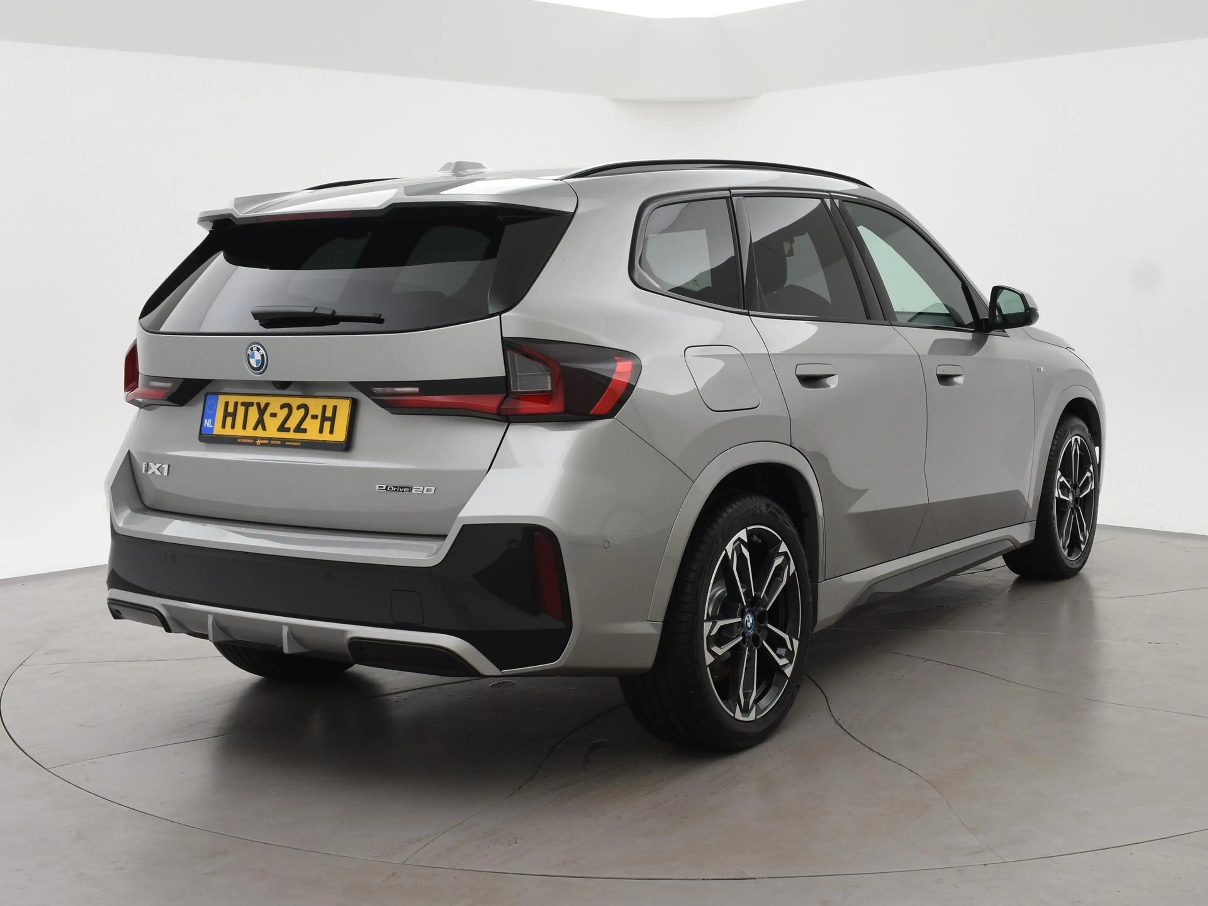 BMW iX1 eDrive20 67 kWh M SPORT EDITION *NIEUW* + TREKHAAK — photo 2