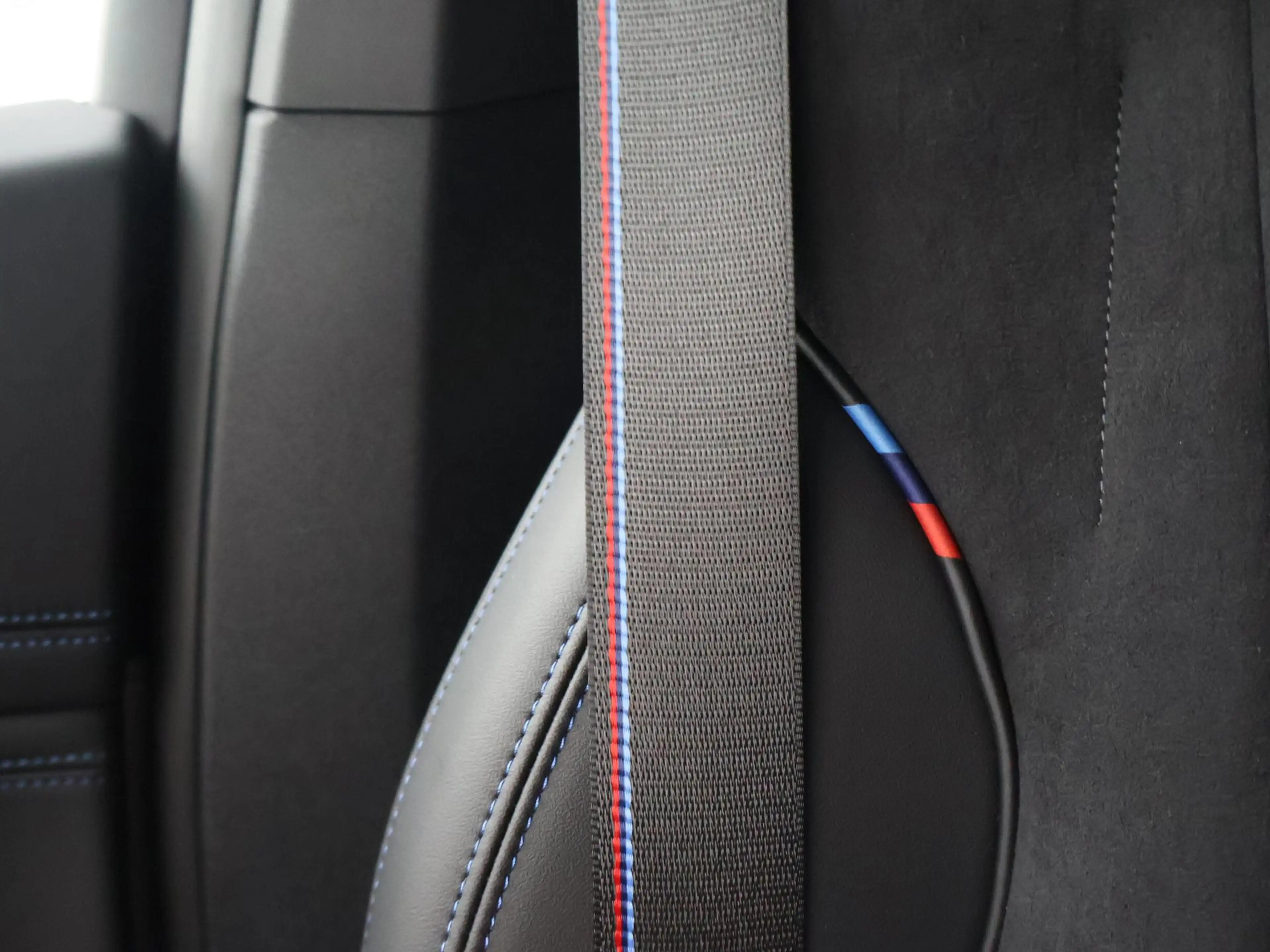 BMW iX1 eDrive20 67 kWh M SPORT EDITION *NIEUW* + TREKHAAK — photo 9