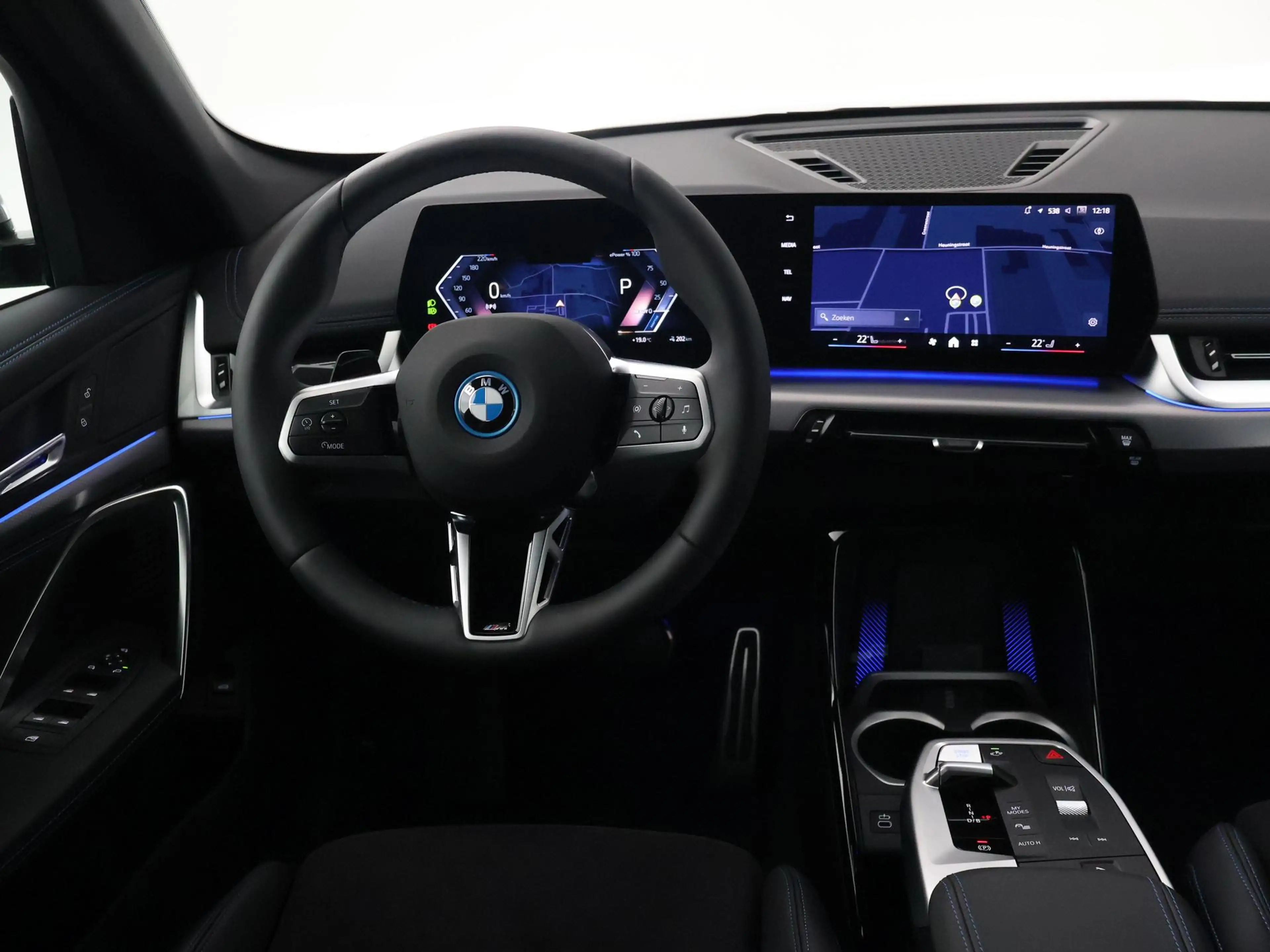 BMW iX1 eDrive20 67 kWh M SPORT EDITION *NIEUW* + TREKHAAK — photo 3
