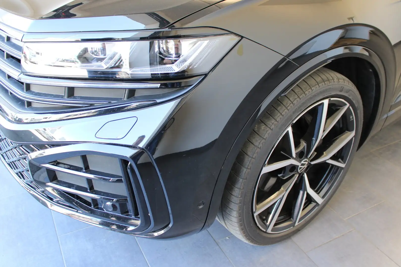Volkswagen Touareg R-Line TDI 4MOTION Schwarz - 2