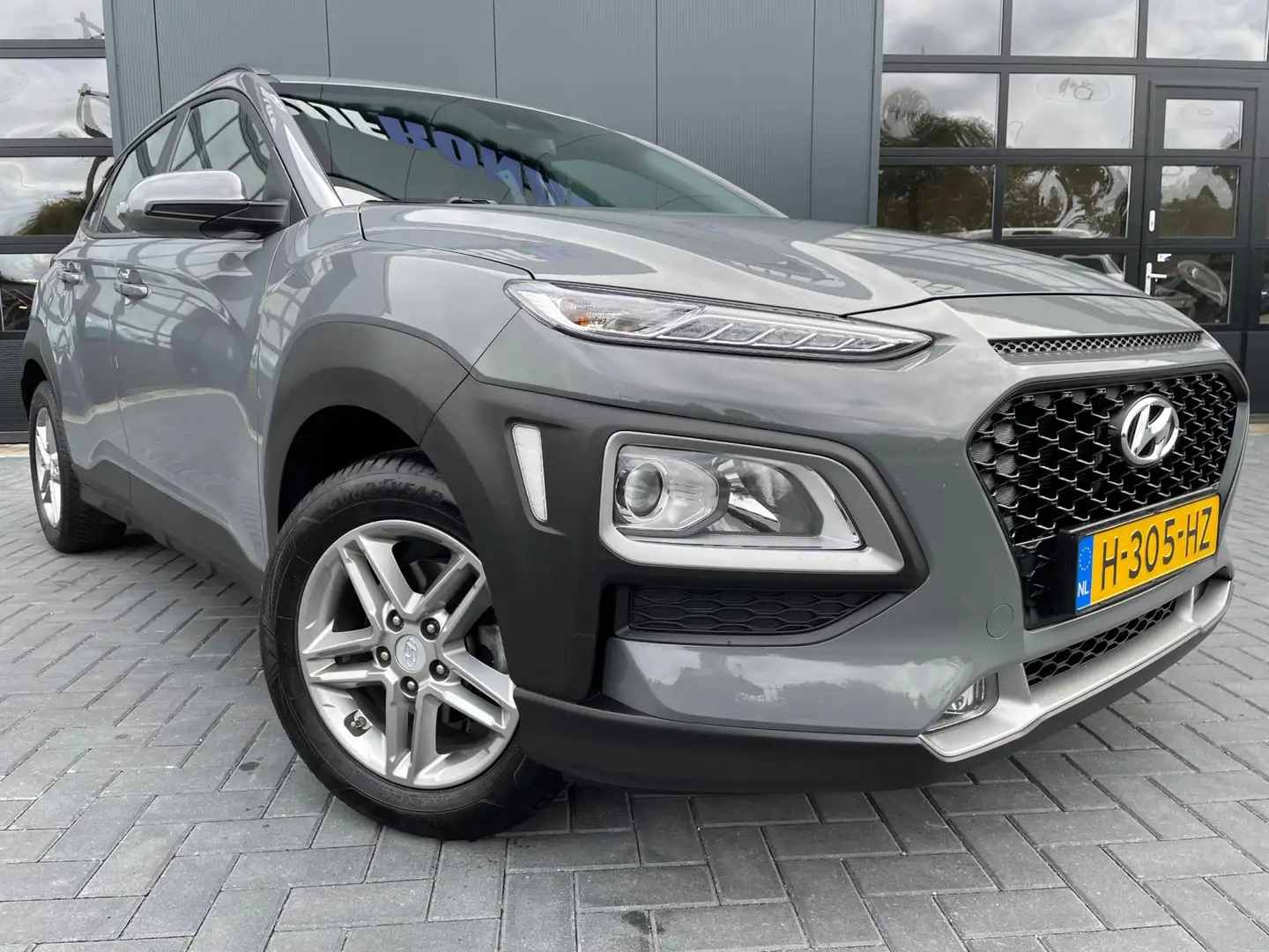 Hyundai KONA 1.0 T-GDI Comfort NL.Auto/Trekhaak/Carplay/Climatr Grijs - 2