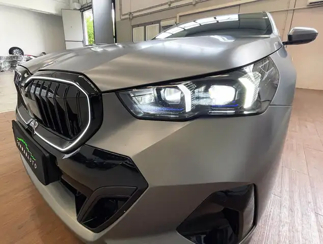 BMW 5 Series view 17